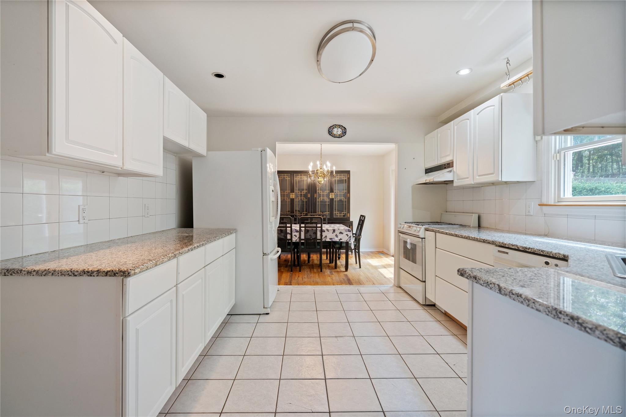 8 Beverly Court, Farmingville, NY 11738