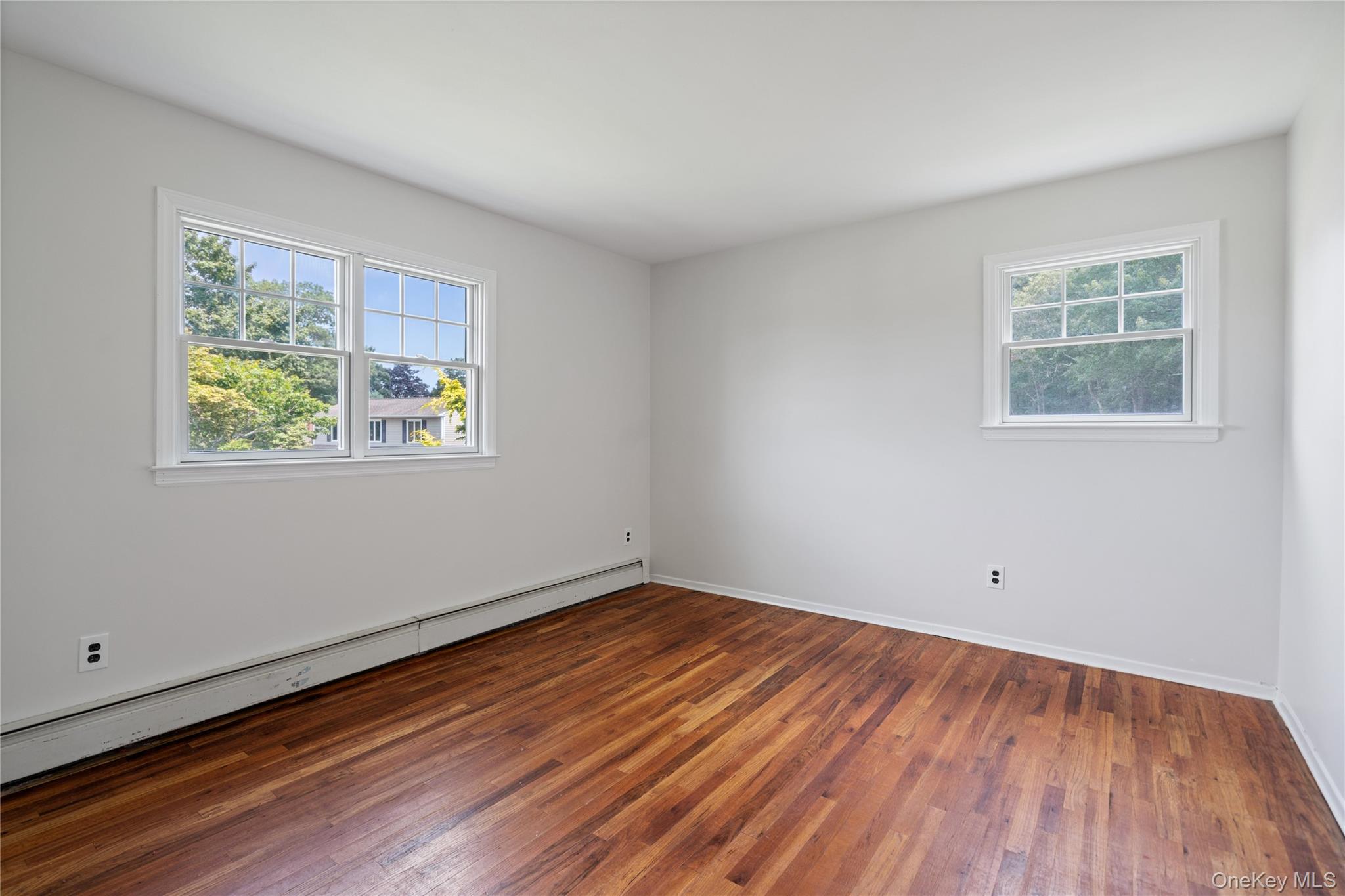 8 Beverly Court, Farmingville, NY 11738