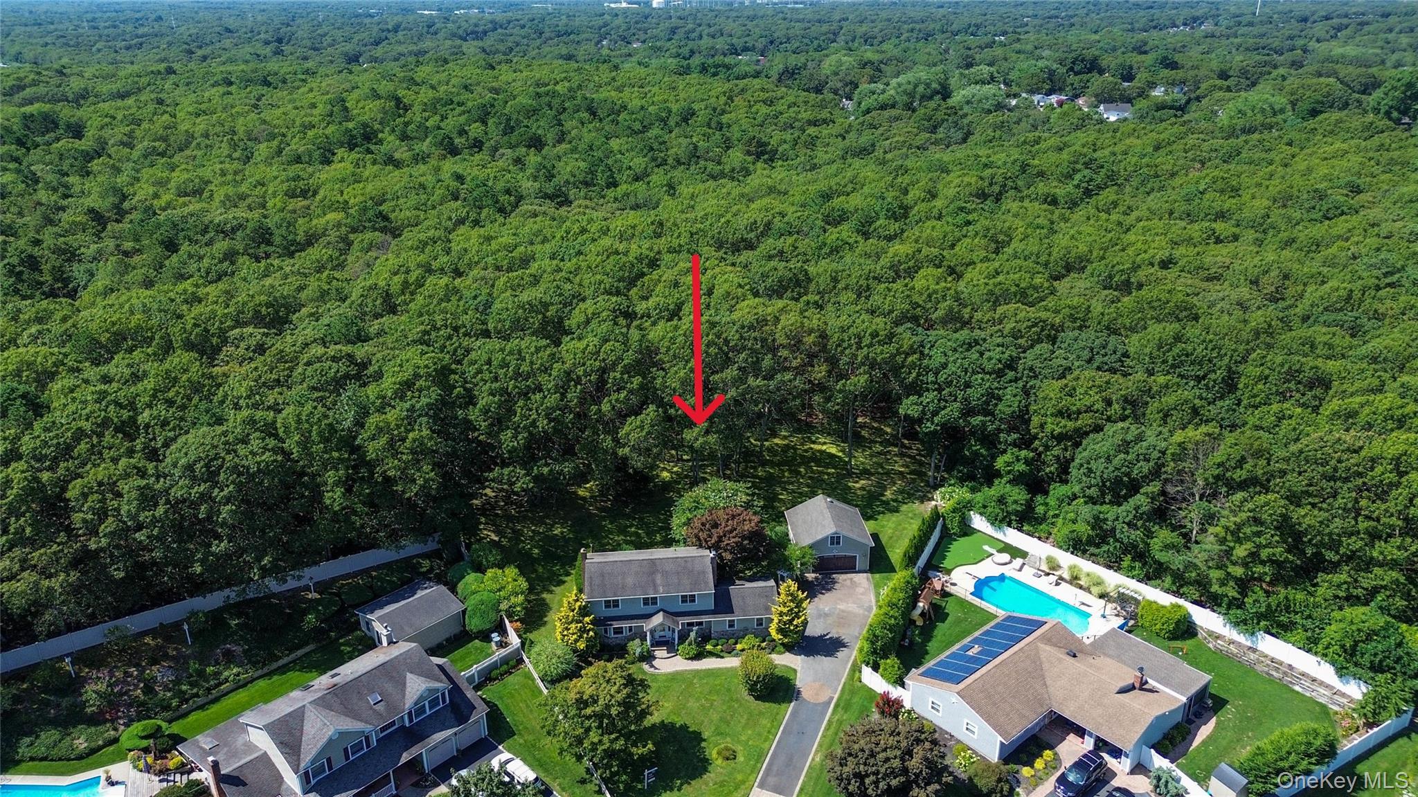 8 Beverly Court, Farmingville, NY 11738