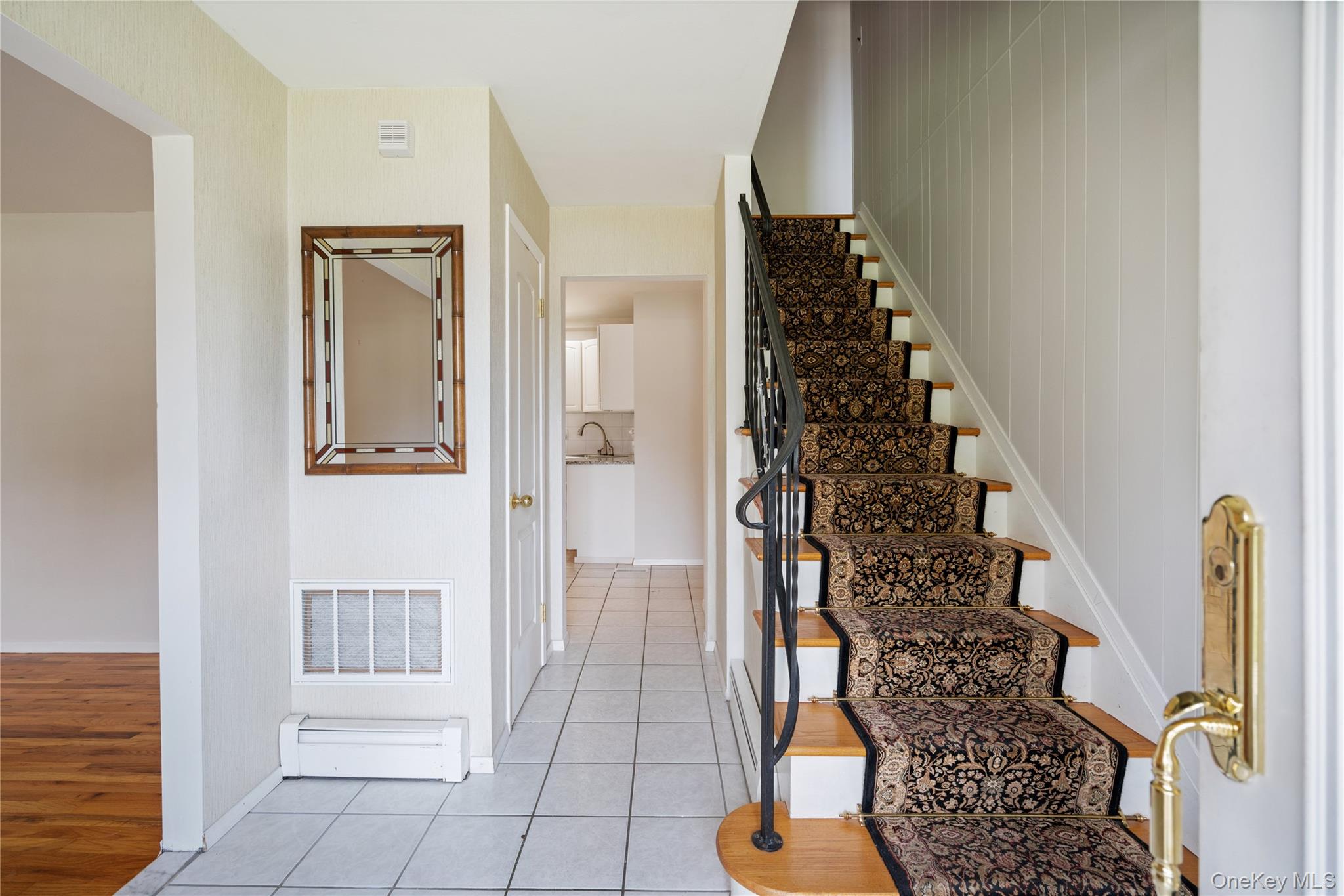 8 Beverly Court, Farmingville, NY 11738