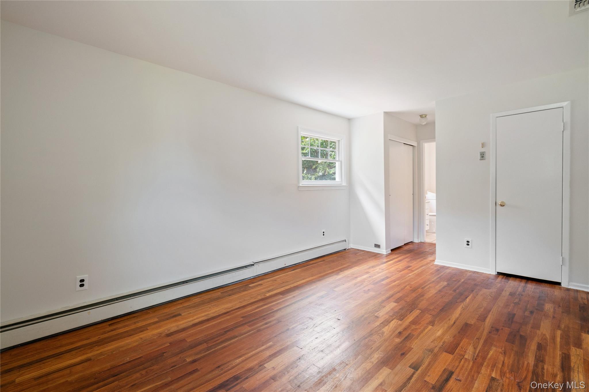 8 Beverly Court, Farmingville, NY 11738