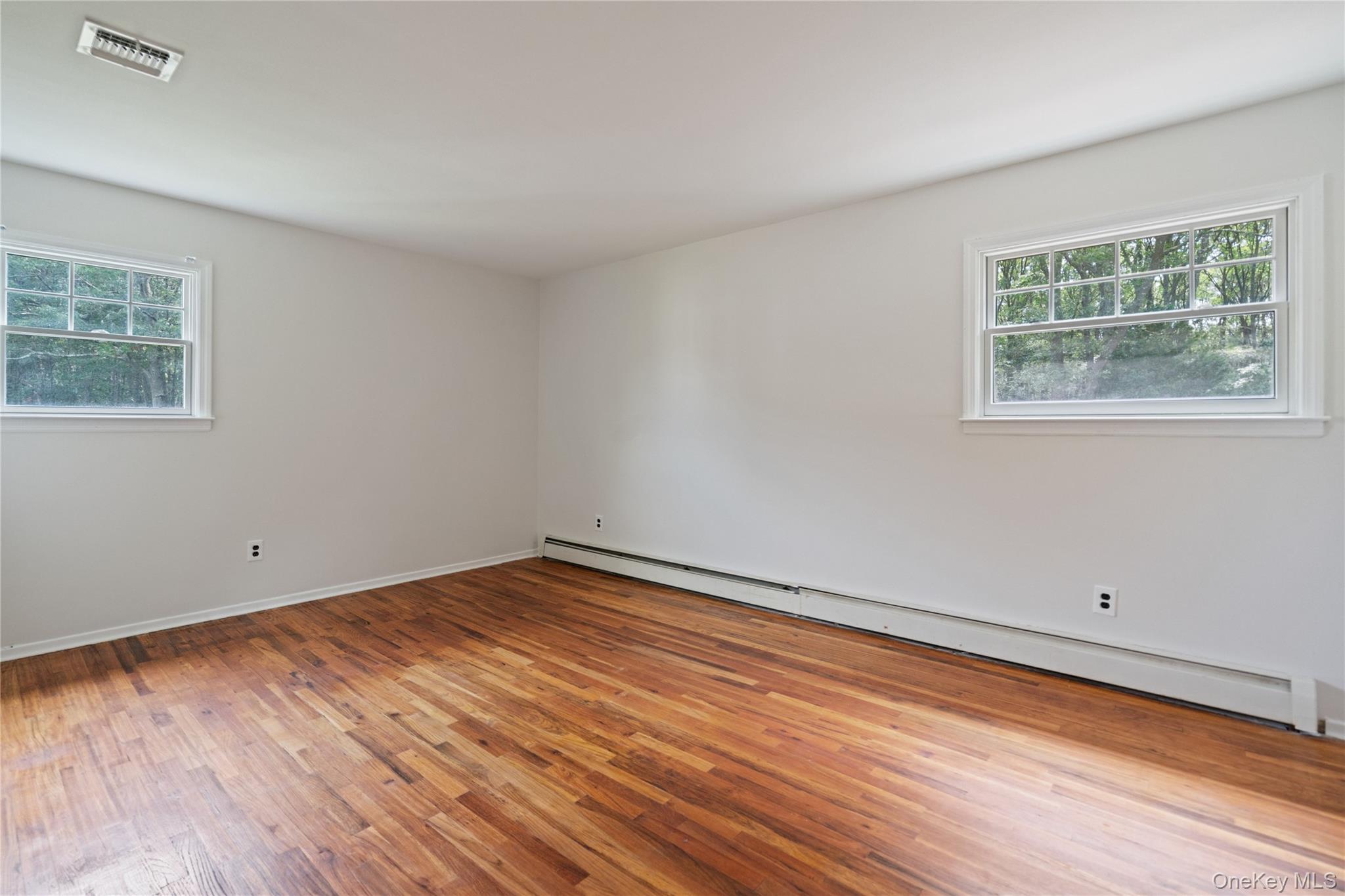 8 Beverly Court, Farmingville, NY 11738