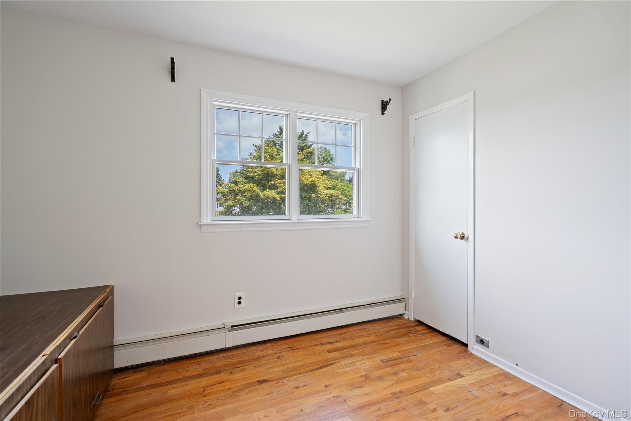 8 Beverly Court, Farmingville, NY 11738