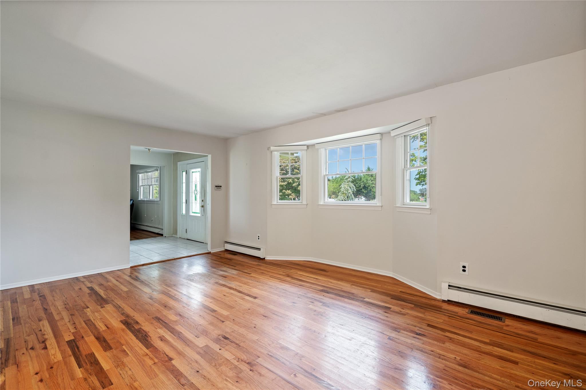 8 Beverly Court, Farmingville, NY 11738