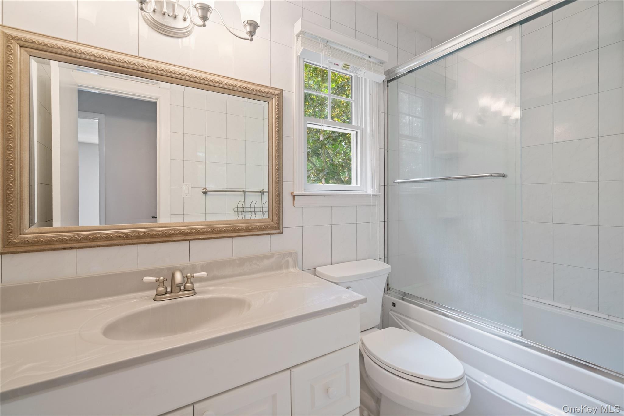 8 Beverly Court, Farmingville, NY 11738