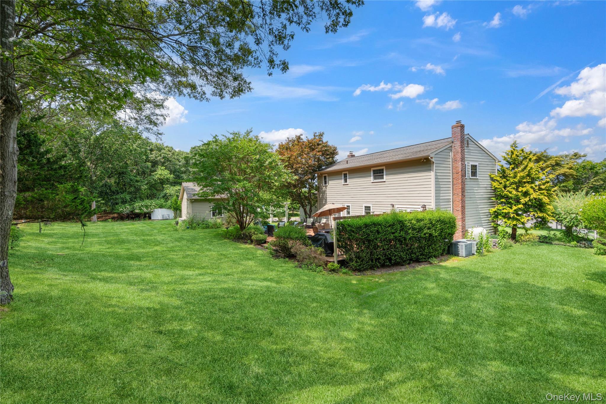 8 Beverly Court, Farmingville, NY 11738