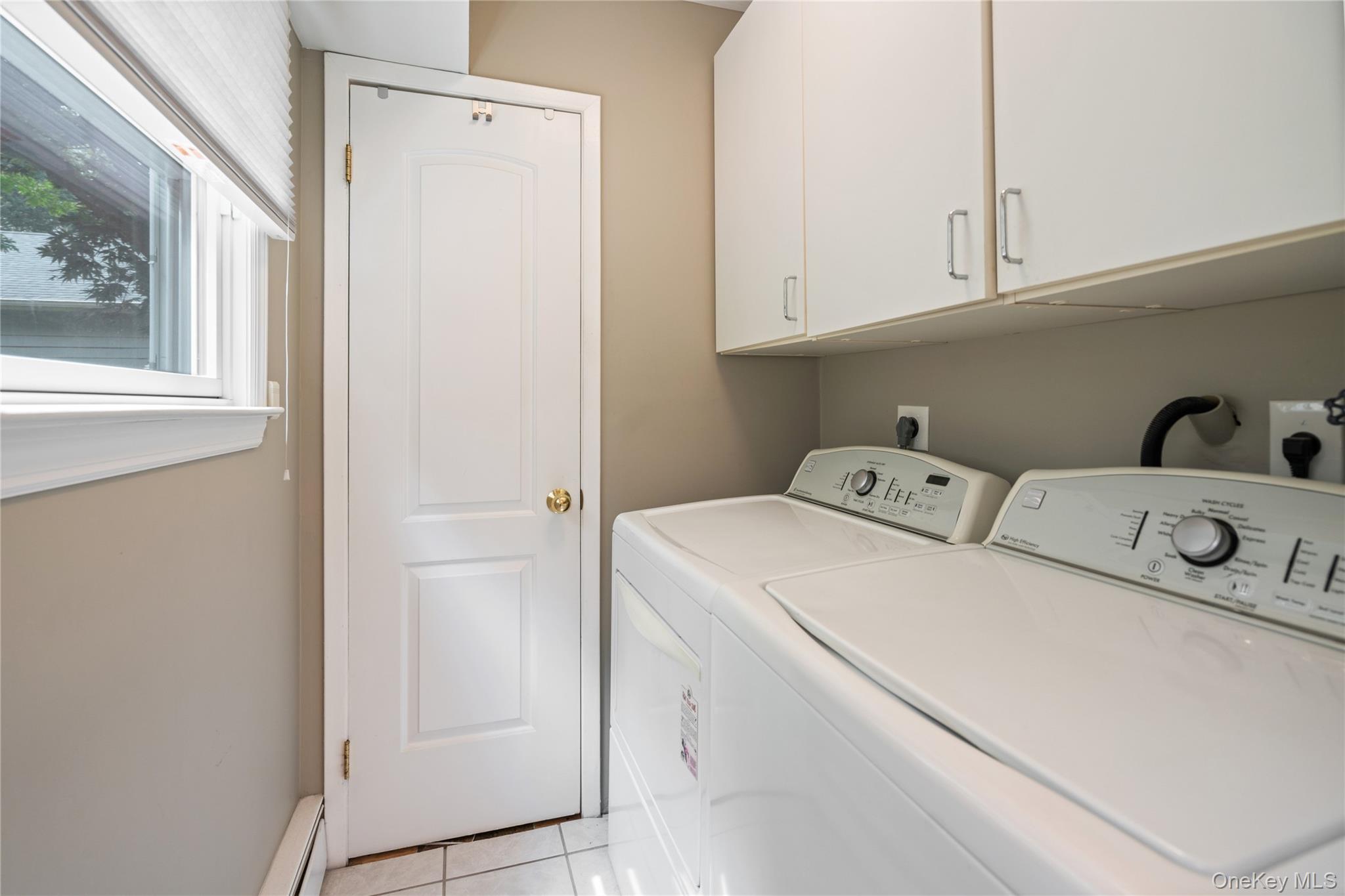 8 Beverly Court, Farmingville, NY 11738