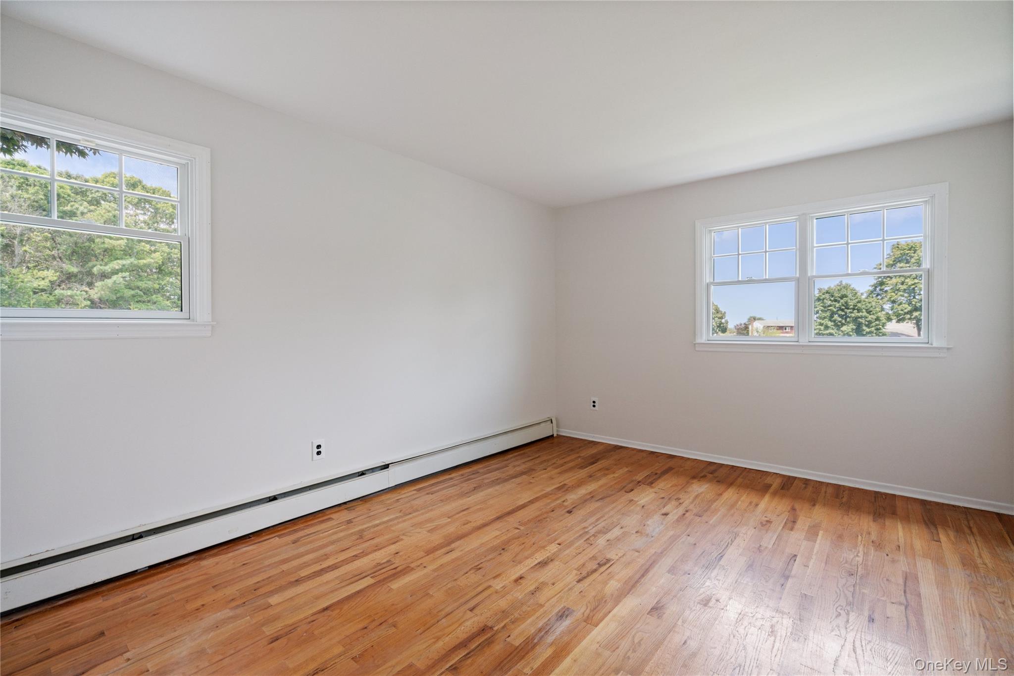 8 Beverly Court, Farmingville, NY 11738