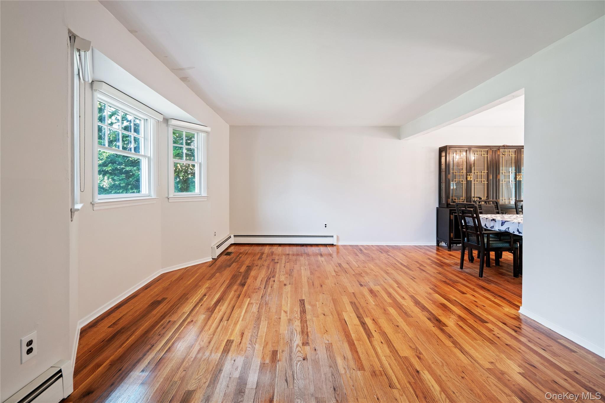 8 Beverly Court, Farmingville, NY 11738