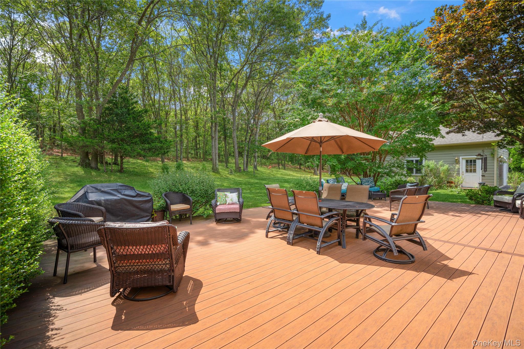 8 Beverly Court, Farmingville, NY 11738