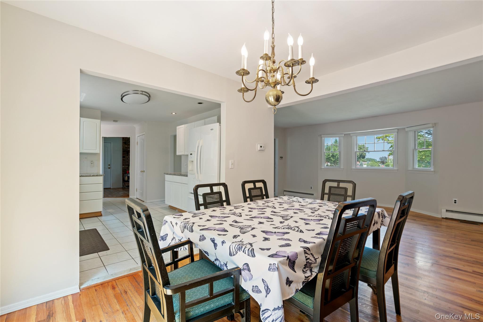 8 Beverly Court, Farmingville, NY 11738