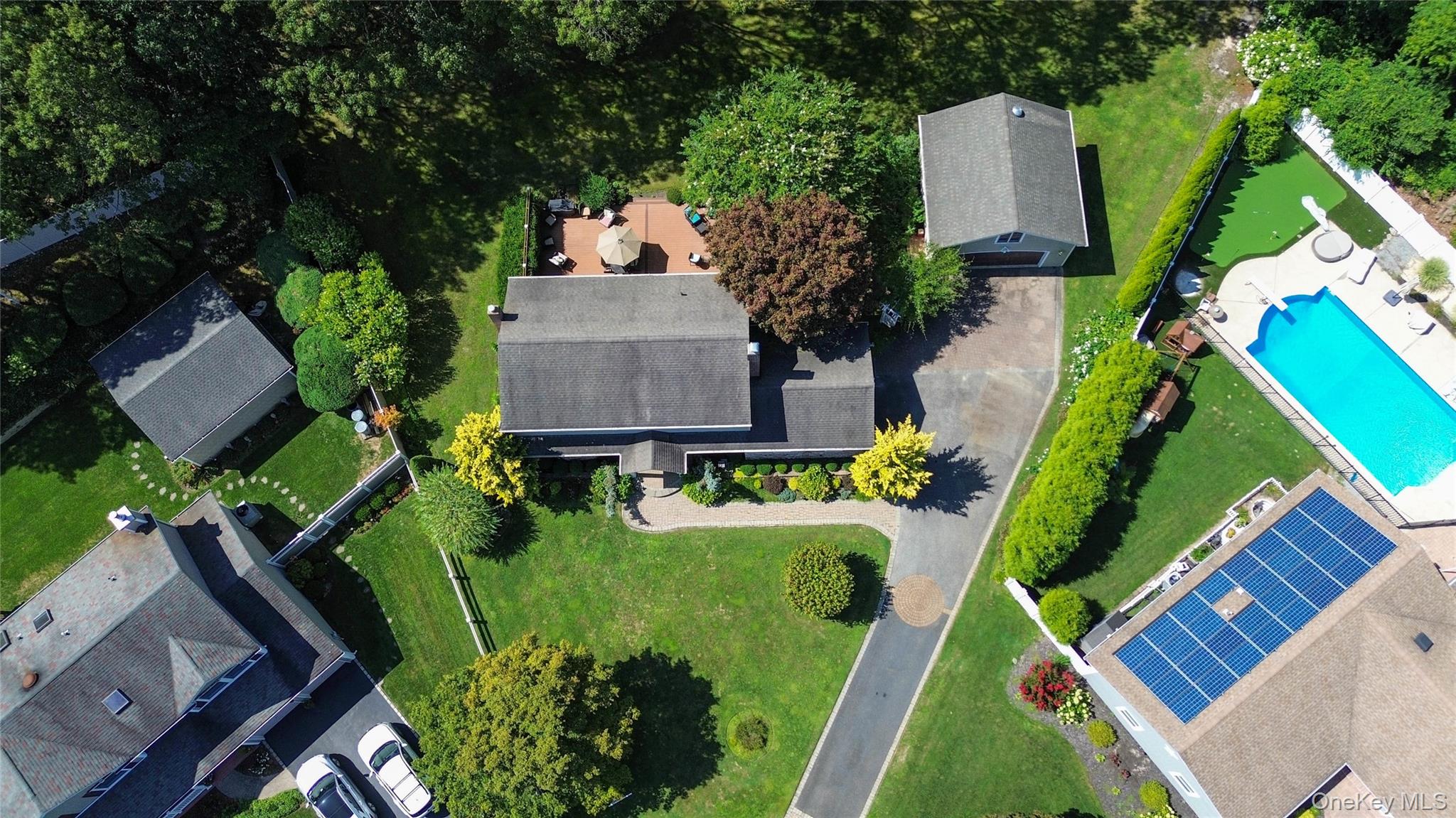 8 Beverly Court, Farmingville, NY 11738