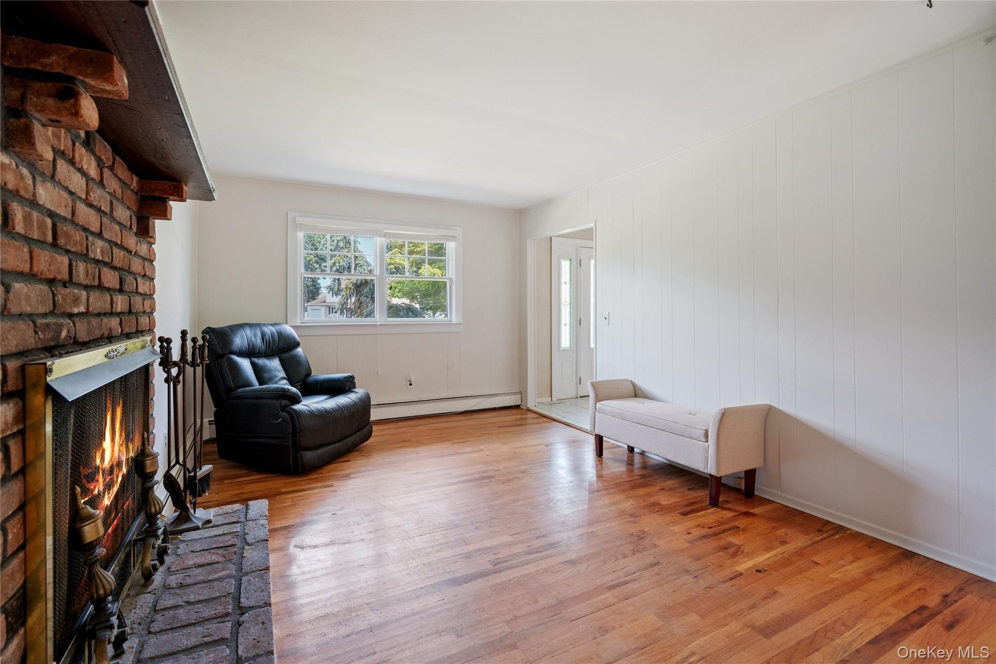 8 Beverly Court, Farmingville, NY 11738