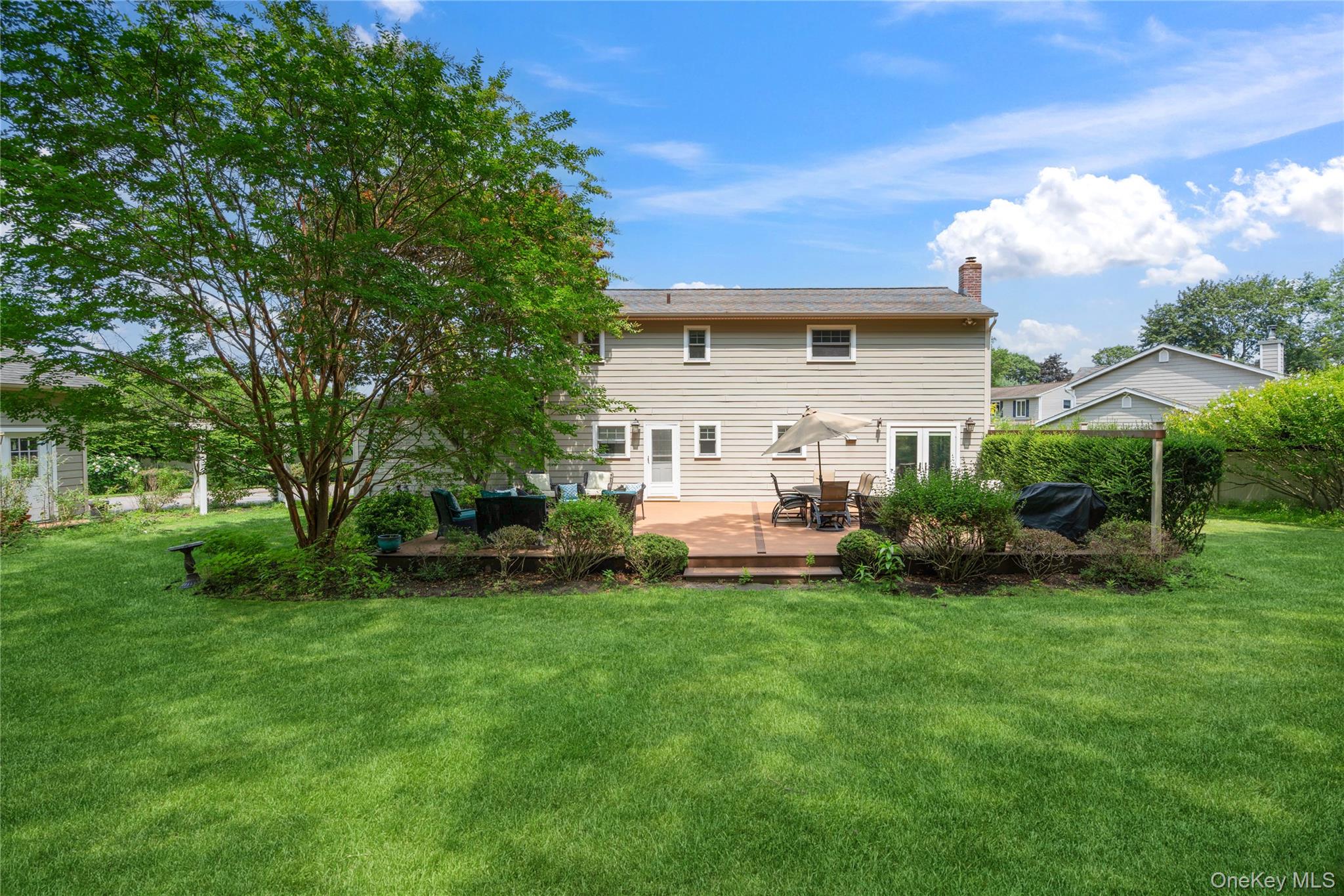 8 Beverly Court, Farmingville, NY 11738