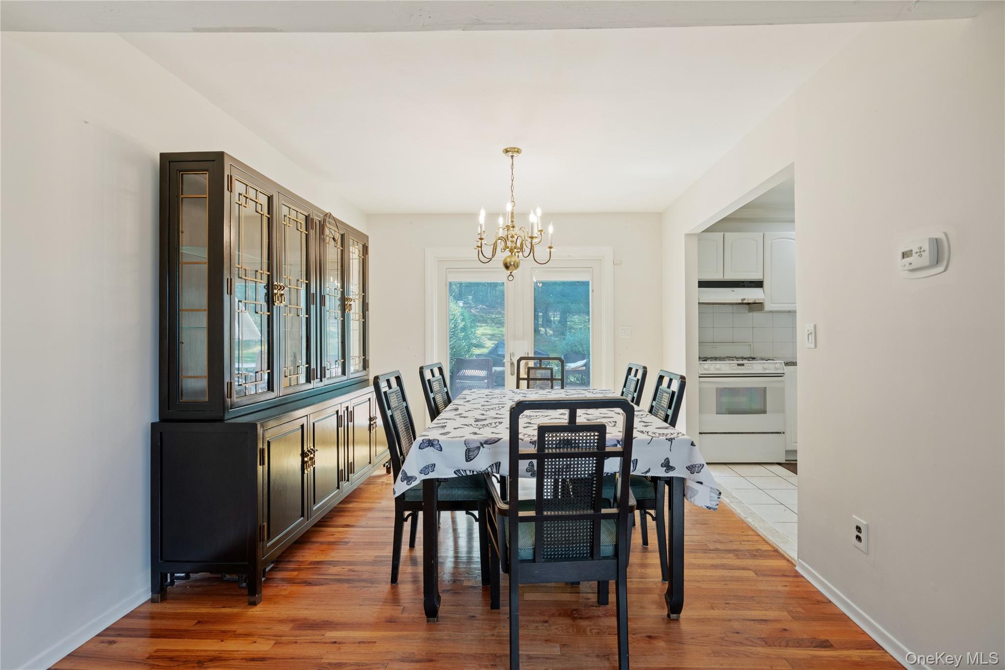 8 Beverly Court, Farmingville, NY 11738