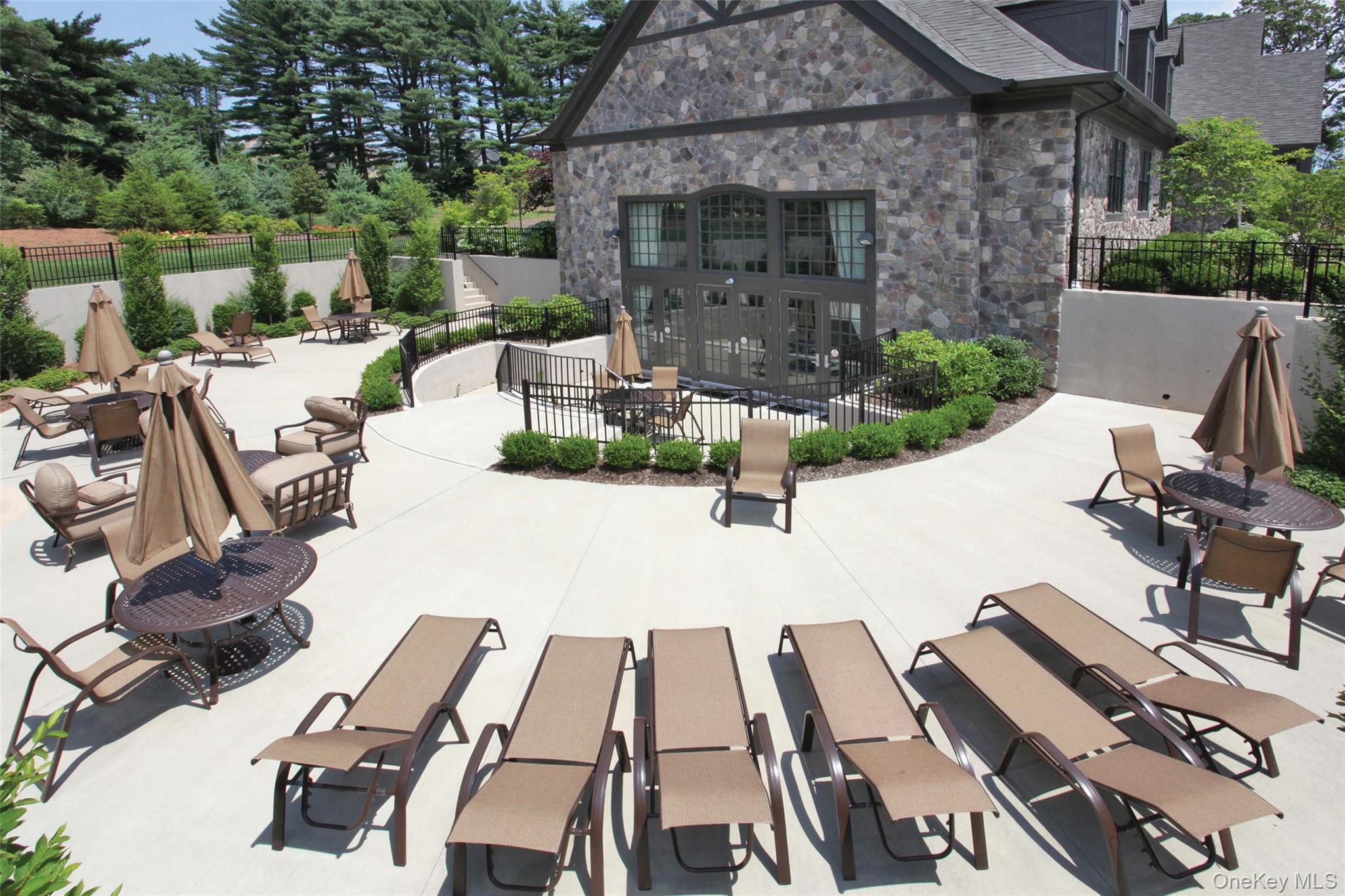 10 Bromley Court, Muttontown, NY 11791