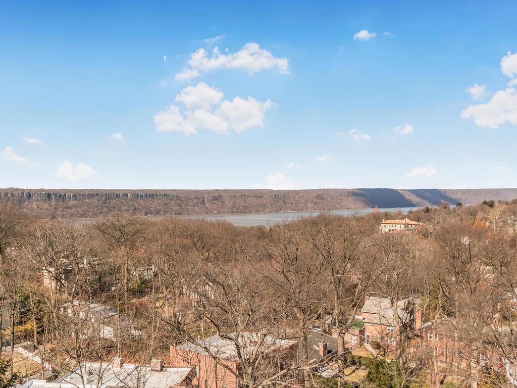 4555 Henry Hudson Parkway # 902, Bronx, NY 10471