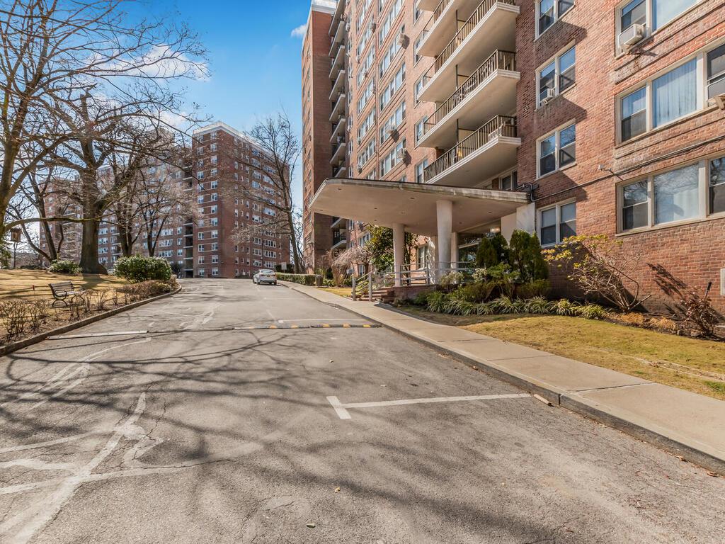 4555 Henry Hudson Parkway # 902, Bronx, NY 10471