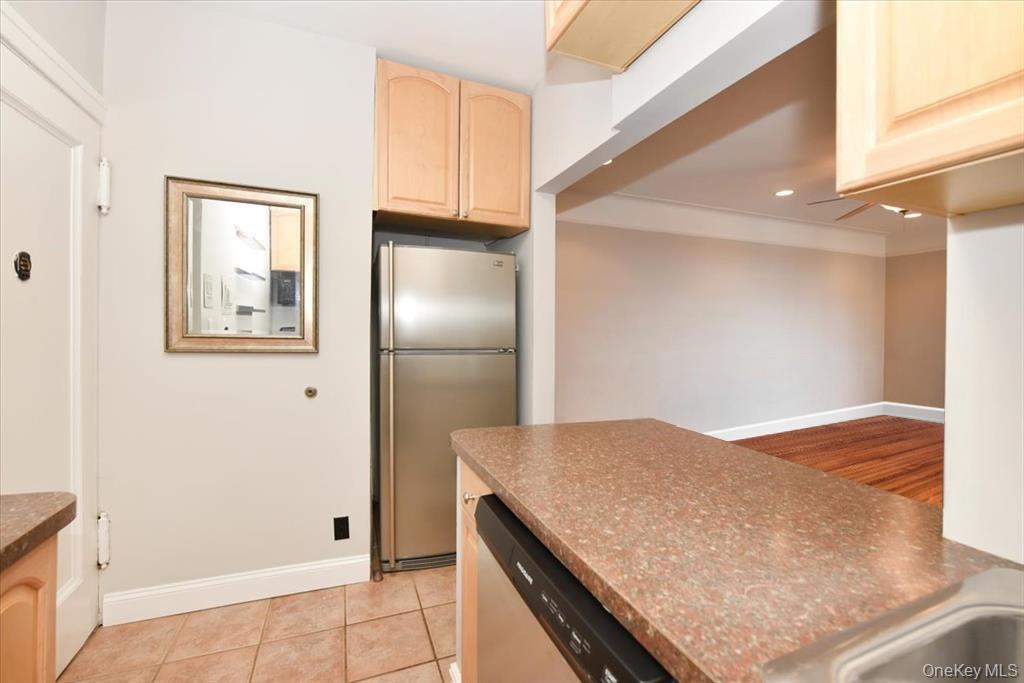 4 Maple Drive # 6-0, Great Neck, NY 11021