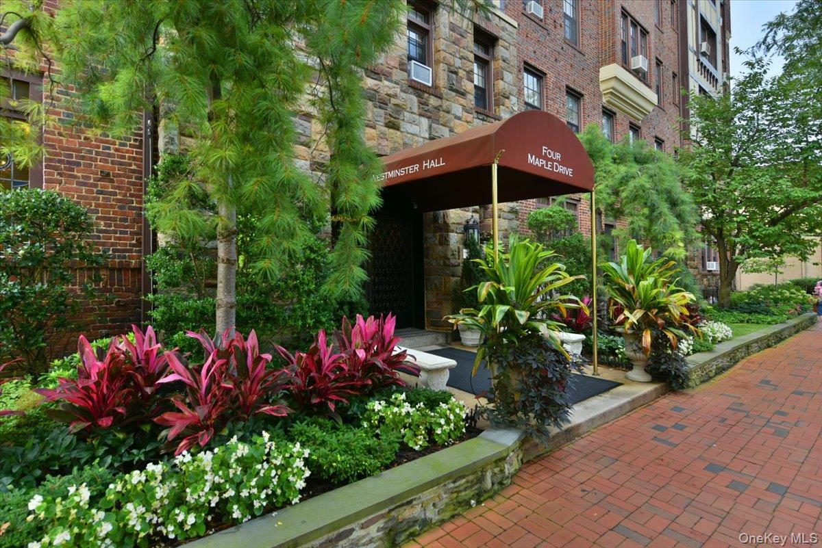 4 Maple Drive # 6-0, Great Neck, NY 11021