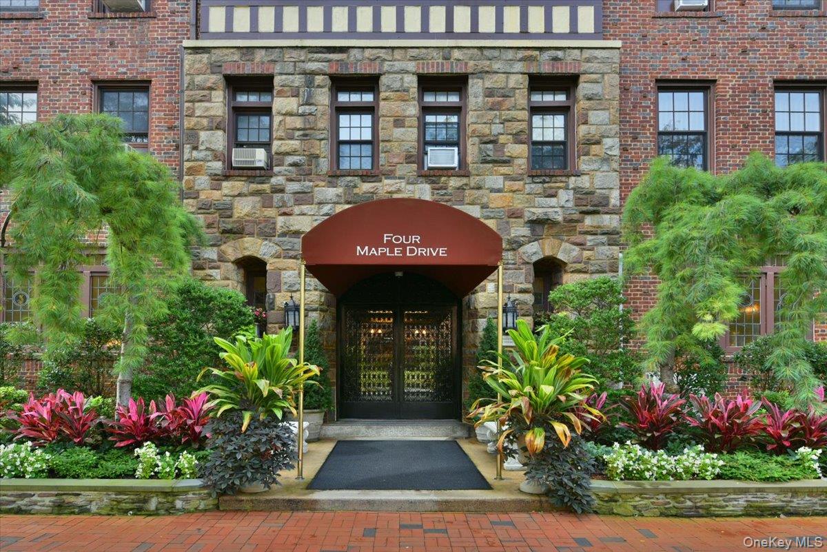 4 Maple Drive # 6-0, Great Neck, NY 11021