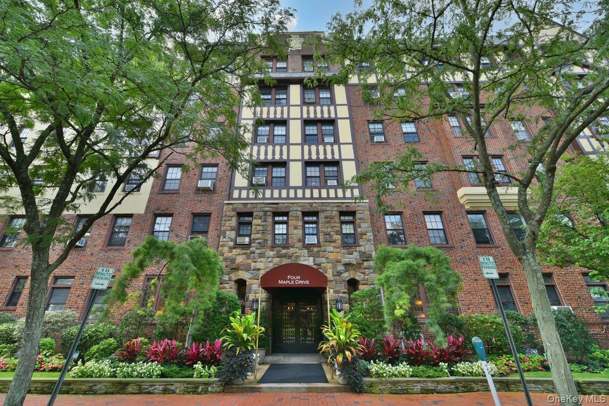 4 Maple Drive # 6-0, Great Neck, NY 11021