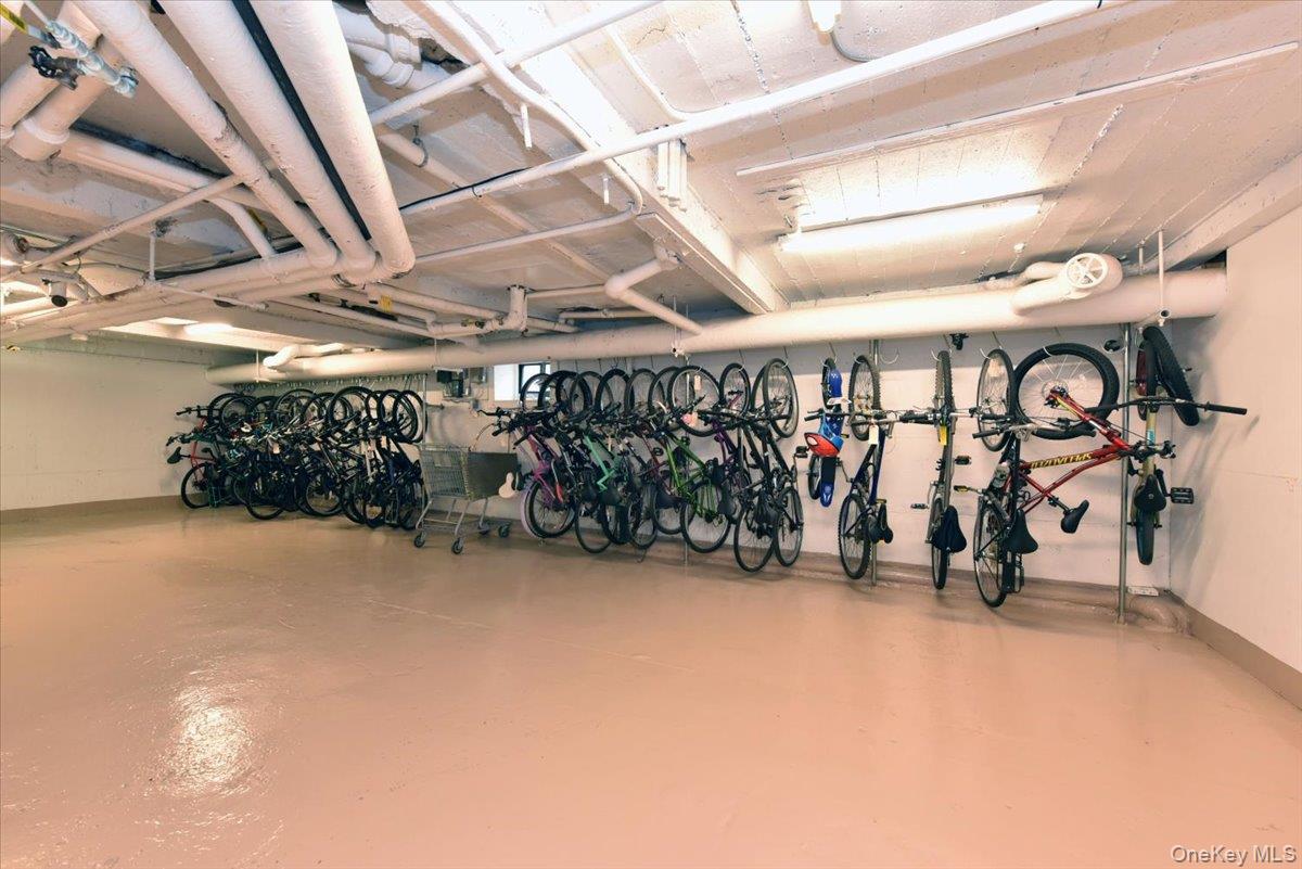 4 Maple Drive # 6-0, Great Neck, NY 11021