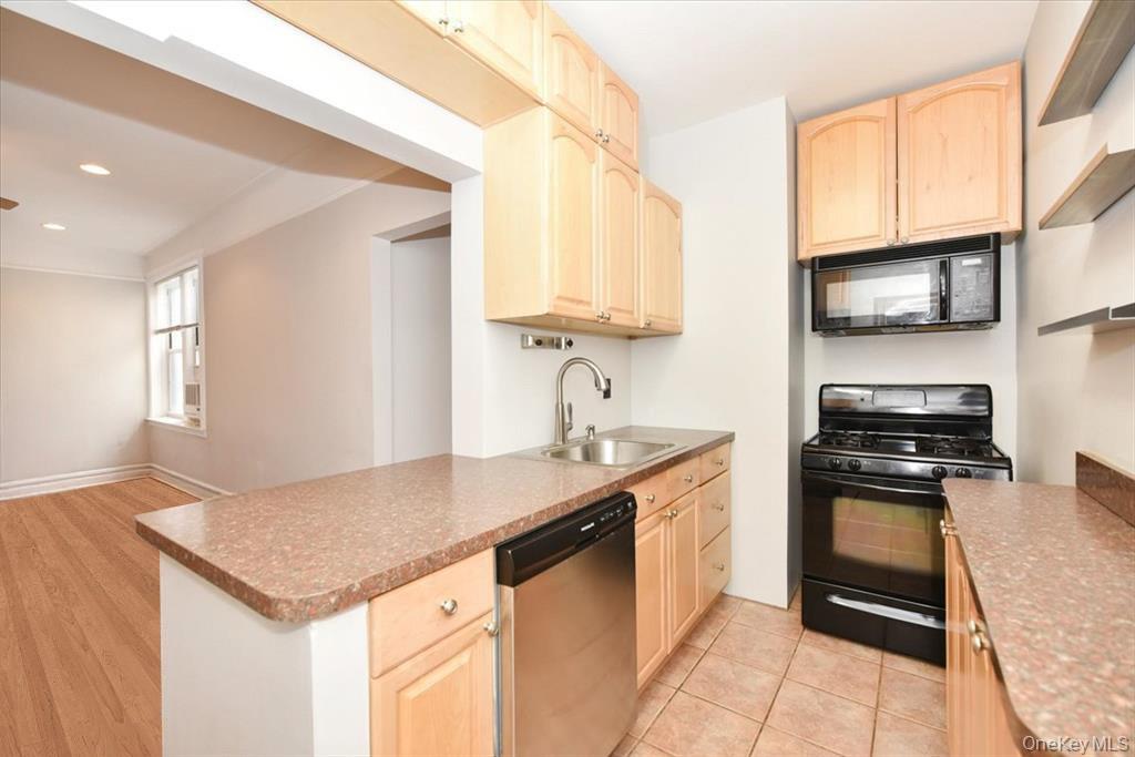 4 Maple Drive # 6-0, Great Neck, NY 11021