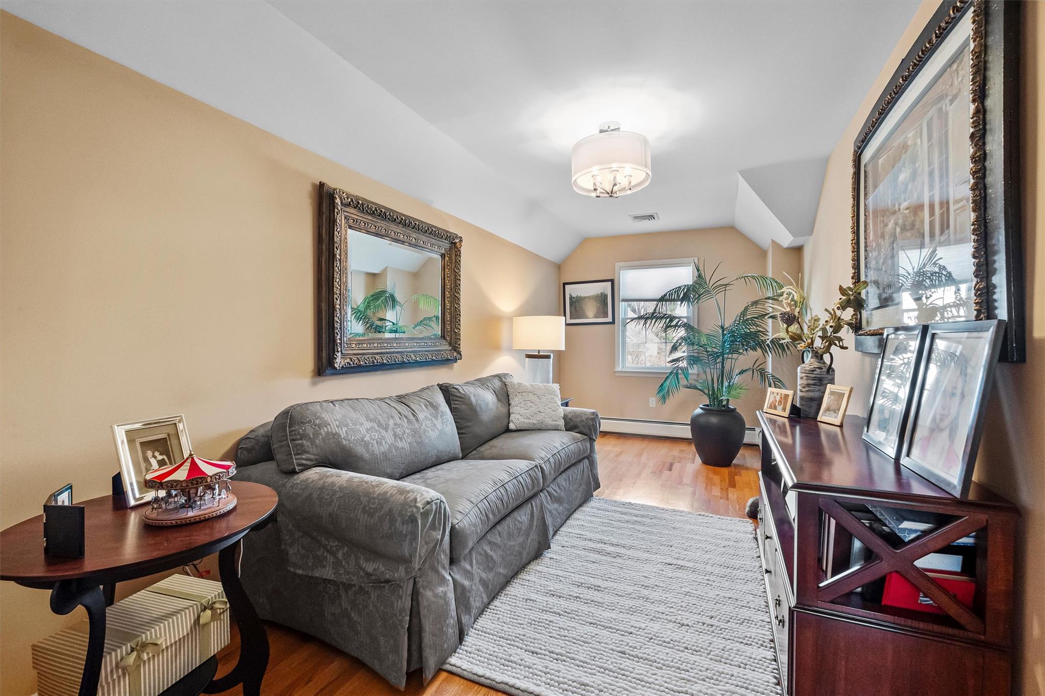 24 King Arthur Court, New City, NY 10956