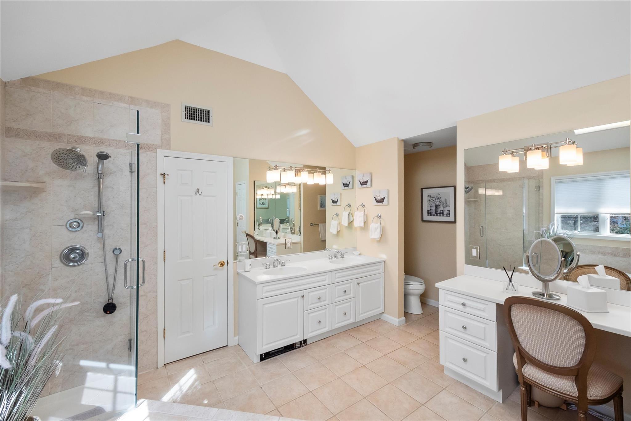 24 King Arthur Court, New City, NY 10956
