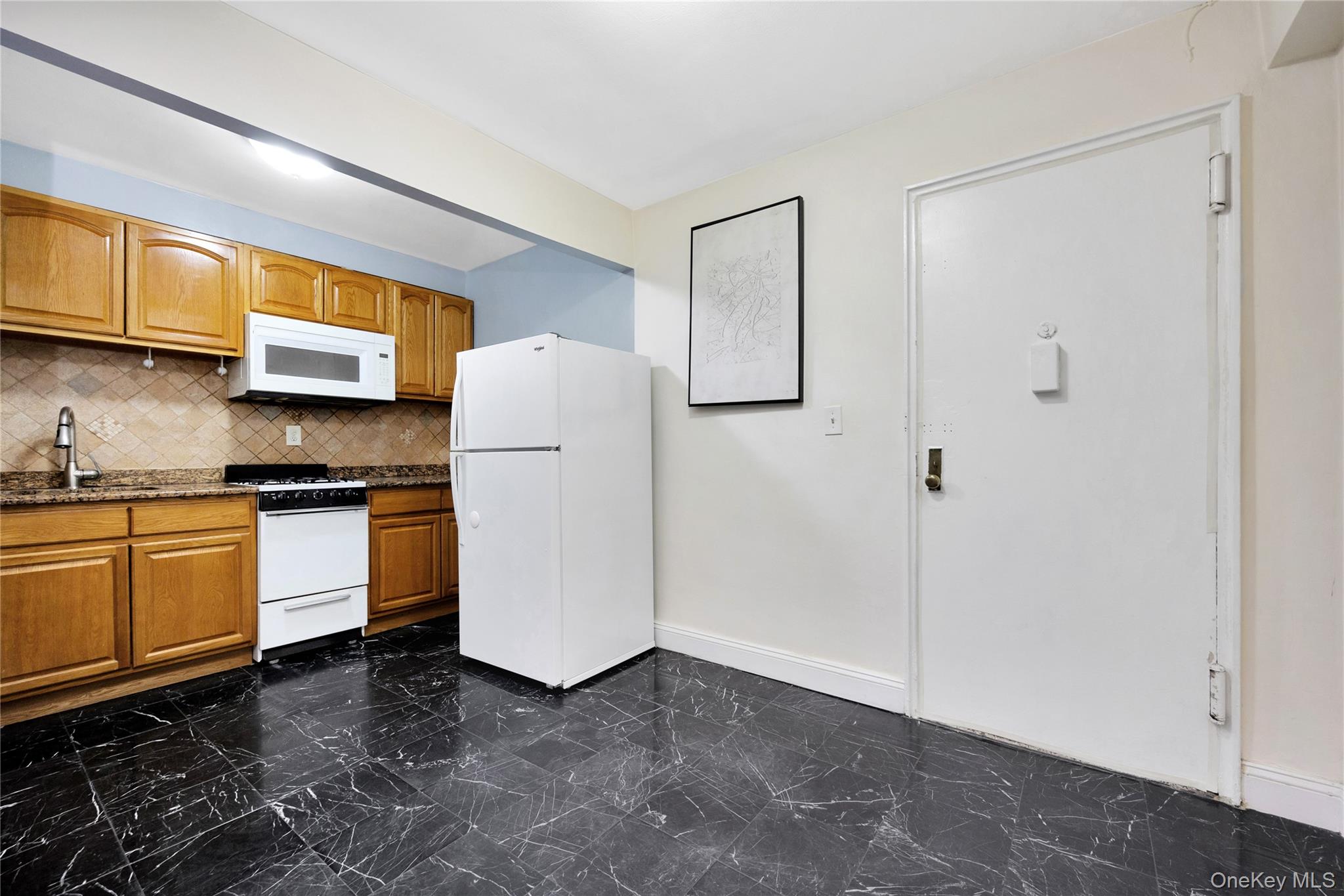 250 W Merrick Road # 1F, Freeport, NY 11520