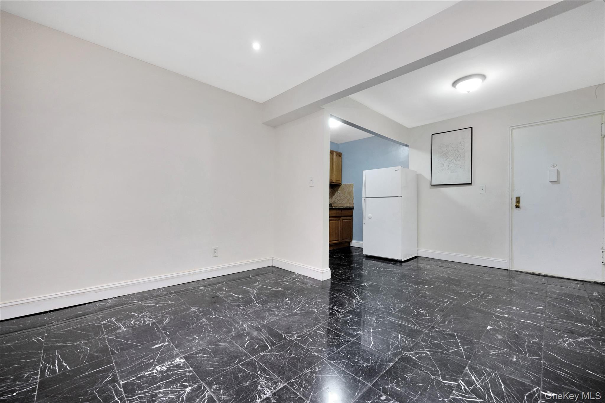 250 W Merrick Road # 1F, Freeport, NY 11520