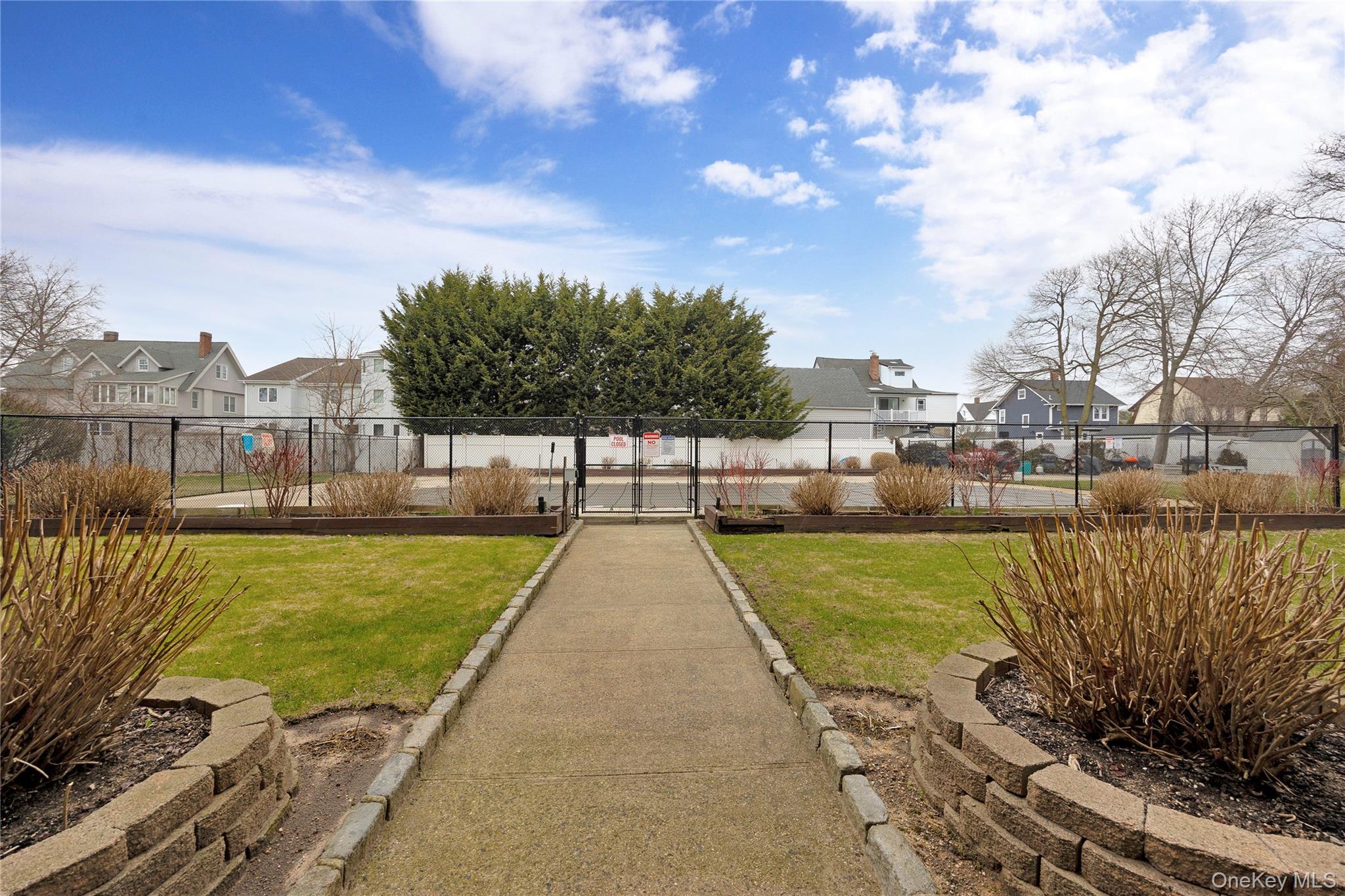 250 W Merrick Road # 1F, Freeport, NY 11520