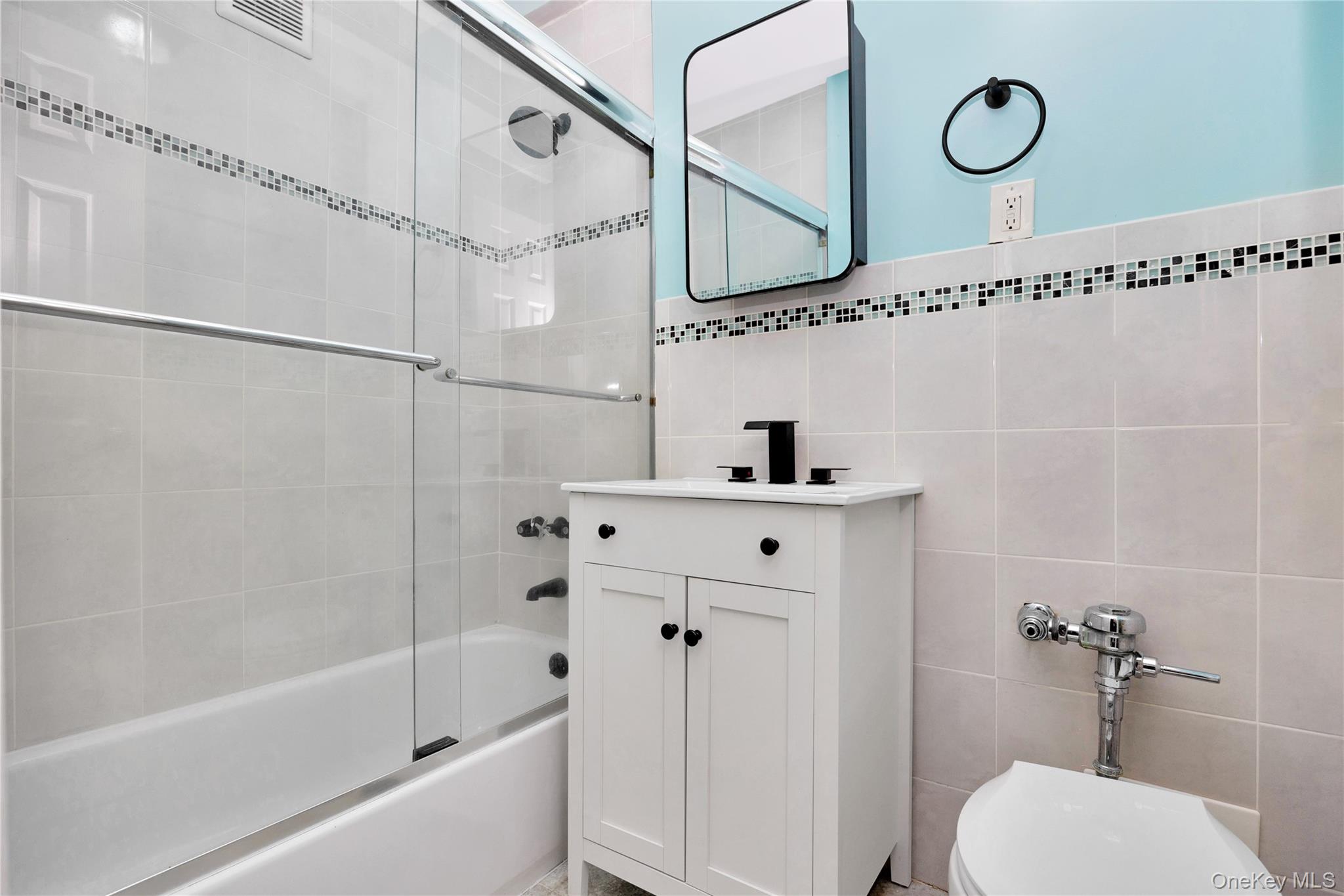 250 W Merrick Road # 1F, Freeport, NY 11520