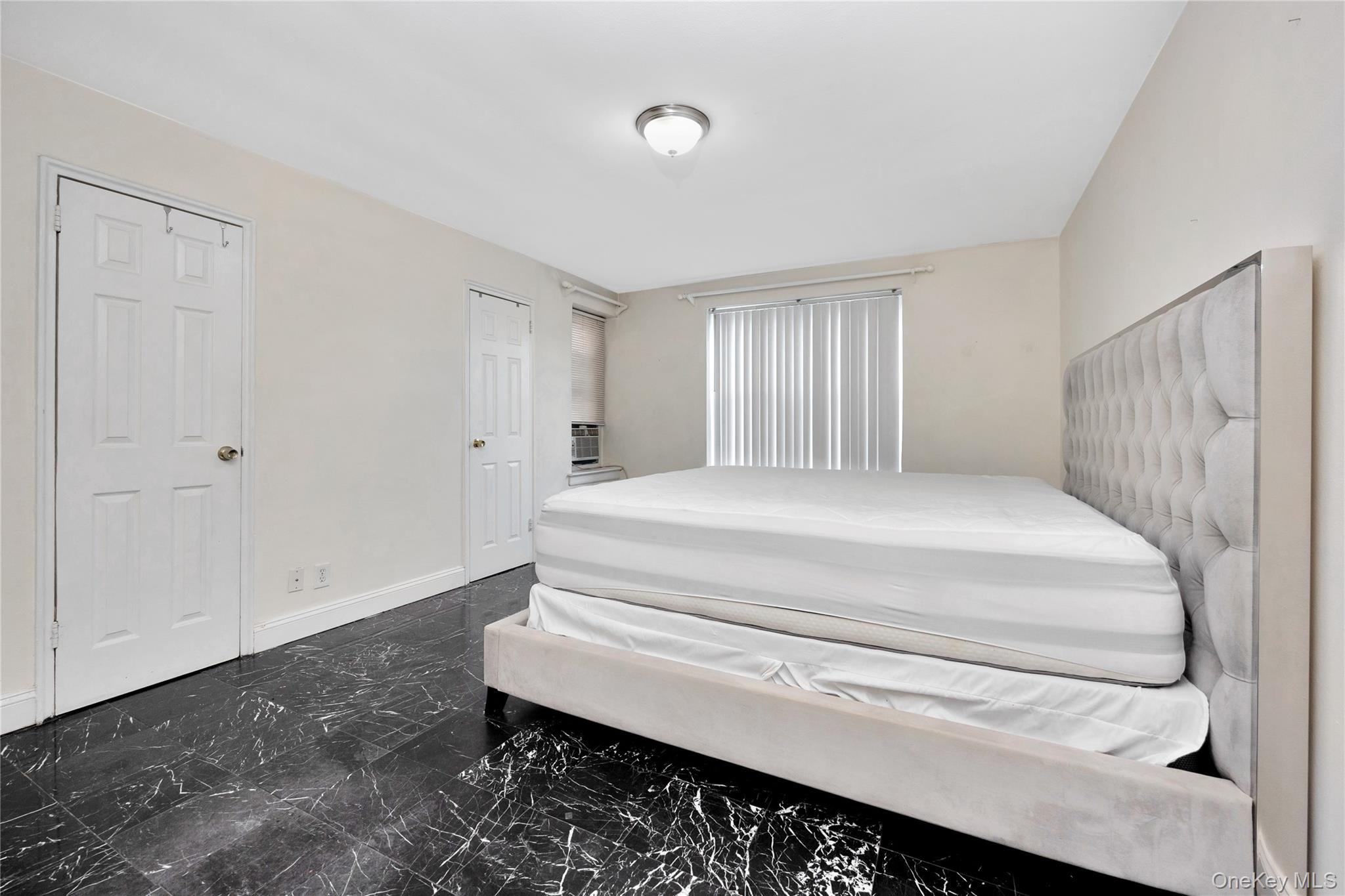 250 W Merrick Road # 1F, Freeport, NY 11520