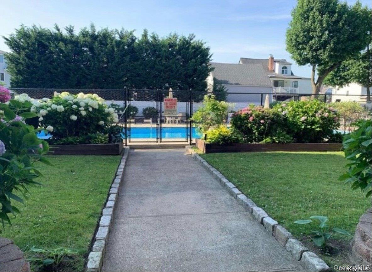 250 W Merrick Road # 1F, Freeport, NY 11520