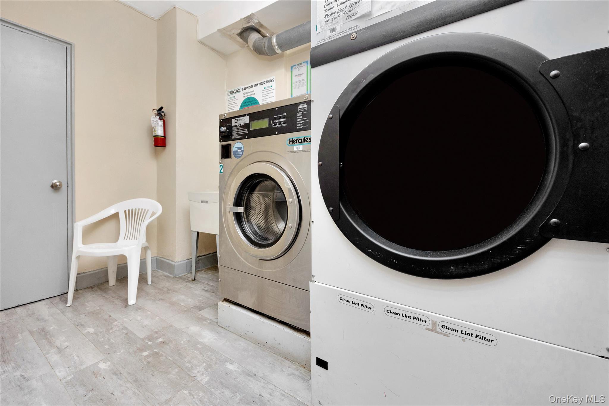 250 W Merrick Road # 1F, Freeport, NY 11520