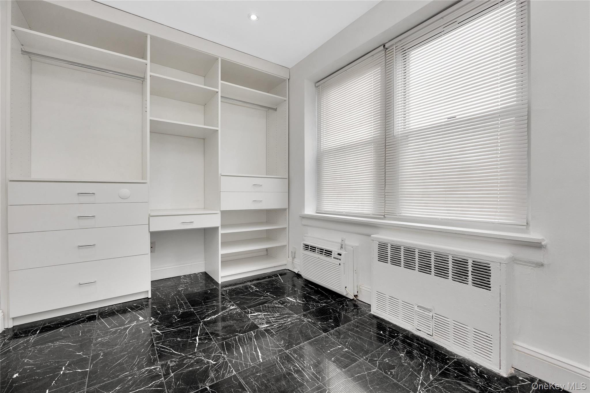 250 W Merrick Road # 1F, Freeport, NY 11520