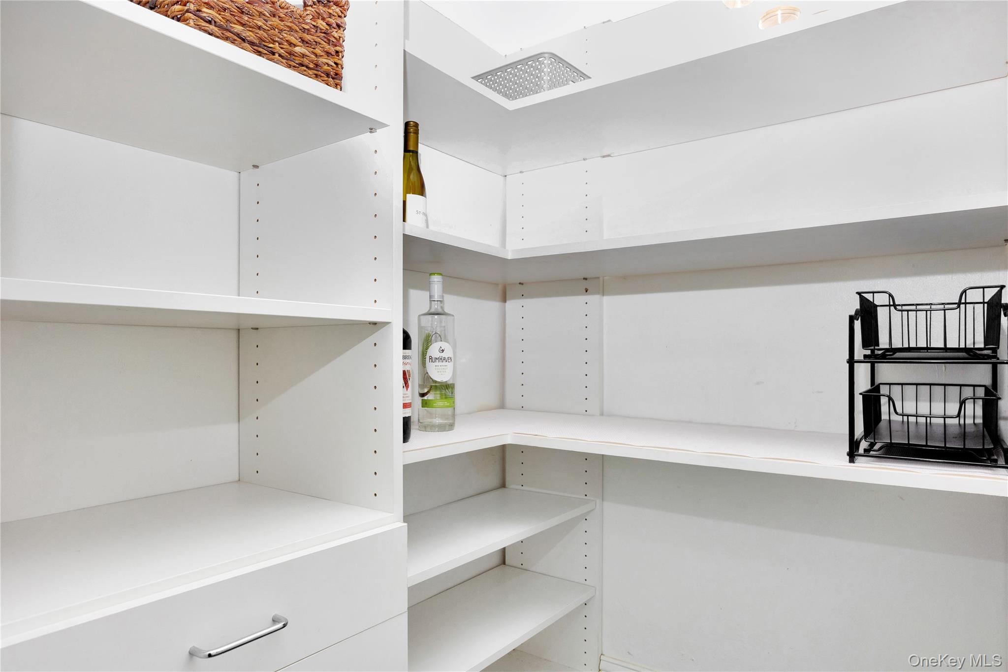 250 W Merrick Road # 1F, Freeport, NY 11520