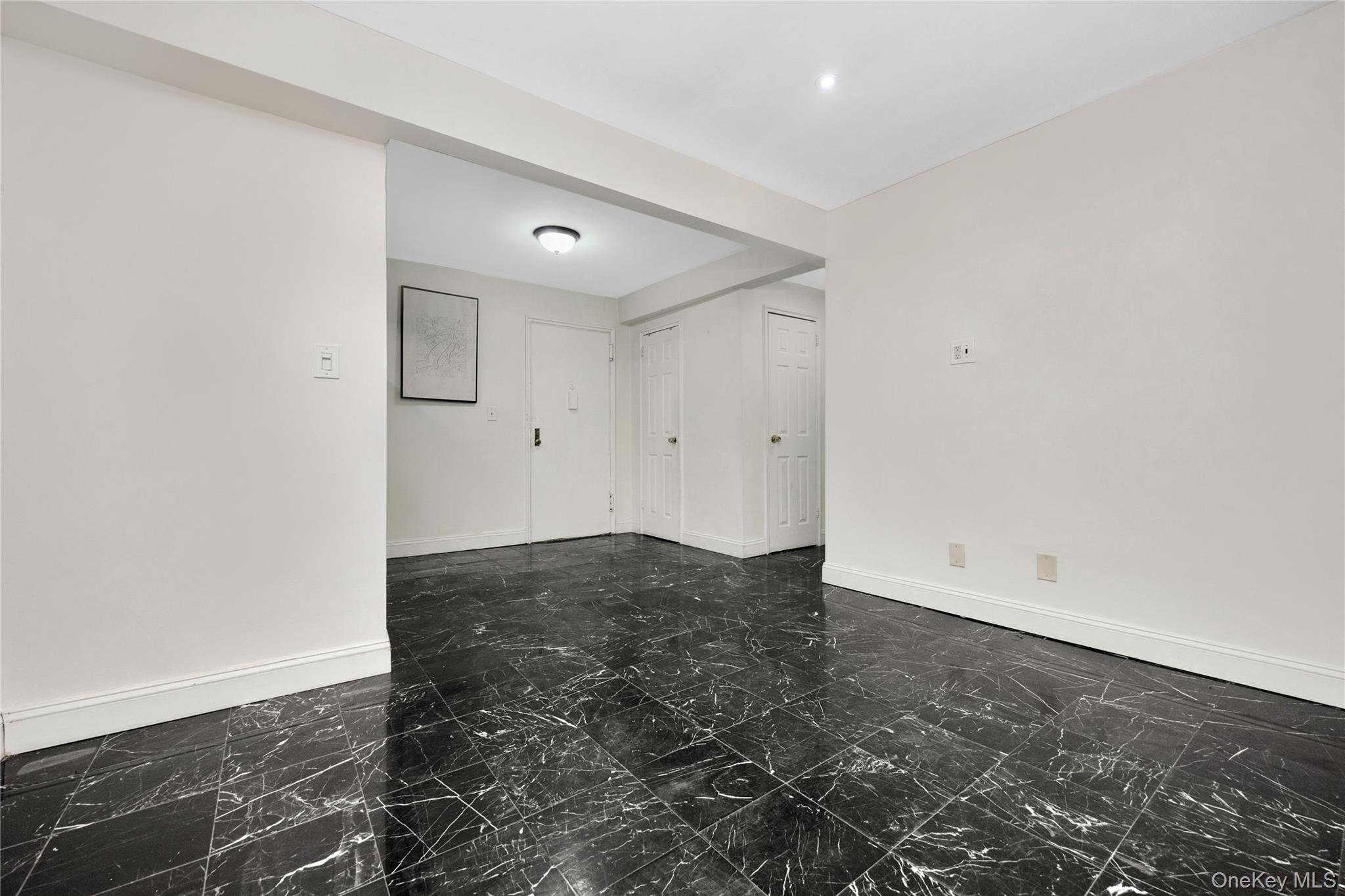 250 W Merrick Road # 1F, Freeport, NY 11520