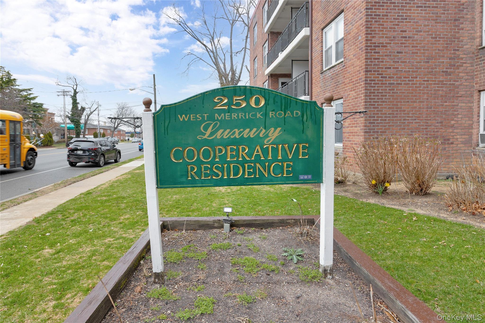 250 W Merrick Road # 1F, Freeport, NY 11520