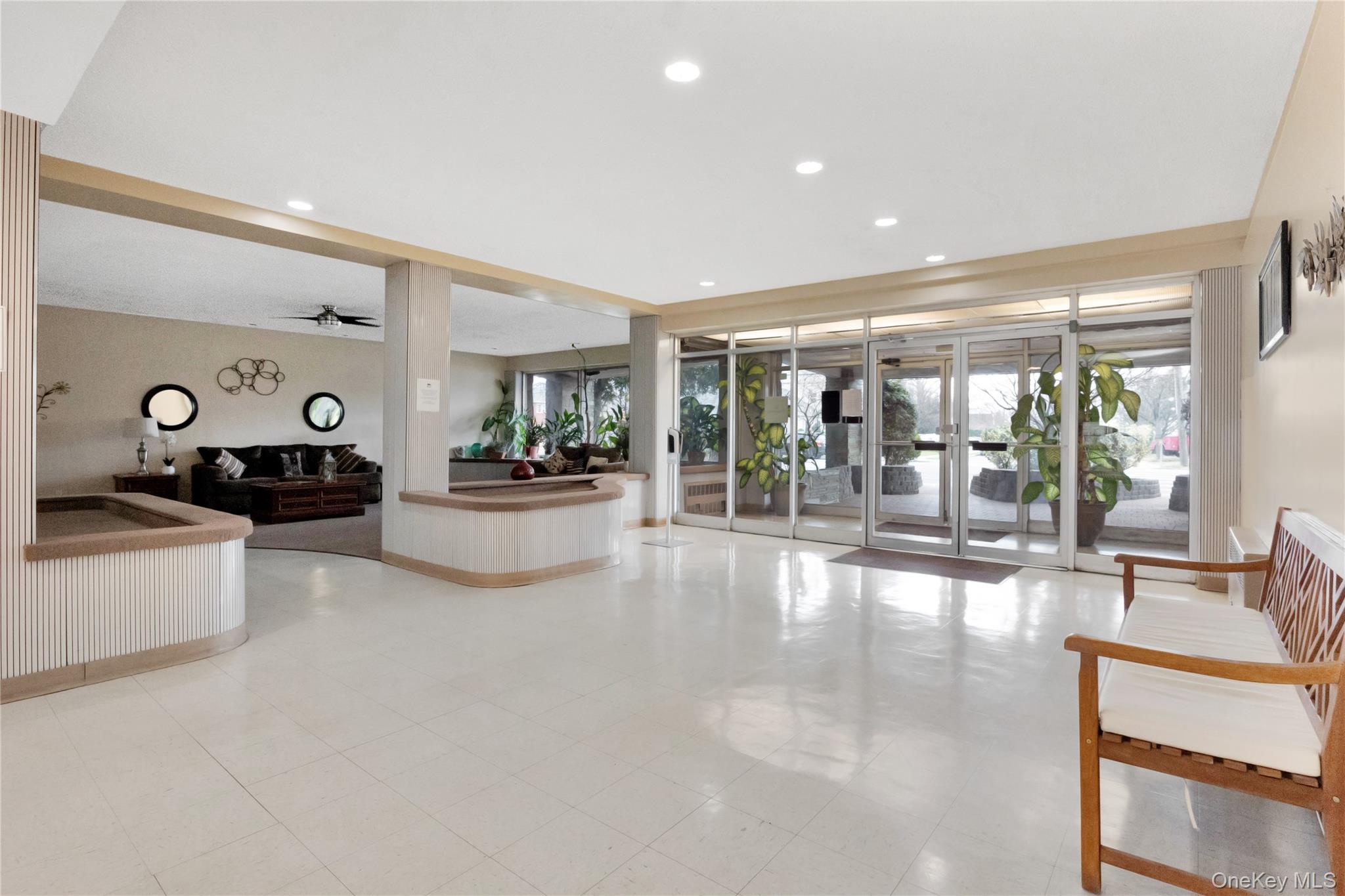 250 W Merrick Road # 1F, Freeport, NY 11520