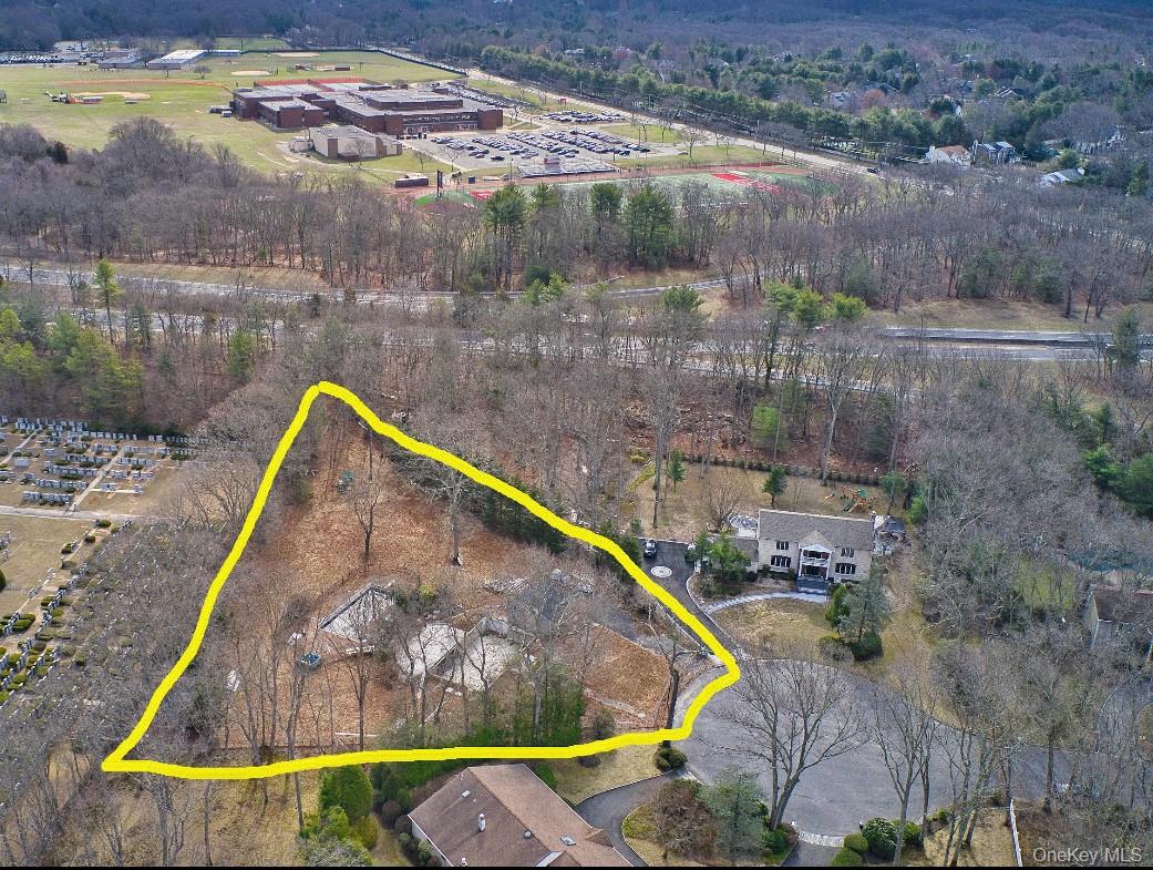 9 Jeanine Court, Dix Hills, NY 11746