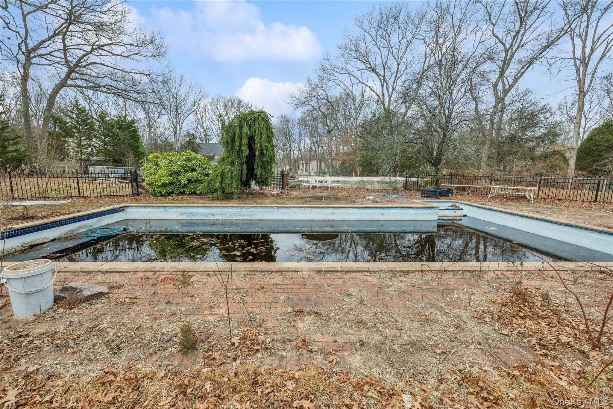 9 Jeanine Court, Dix Hills, NY 11746