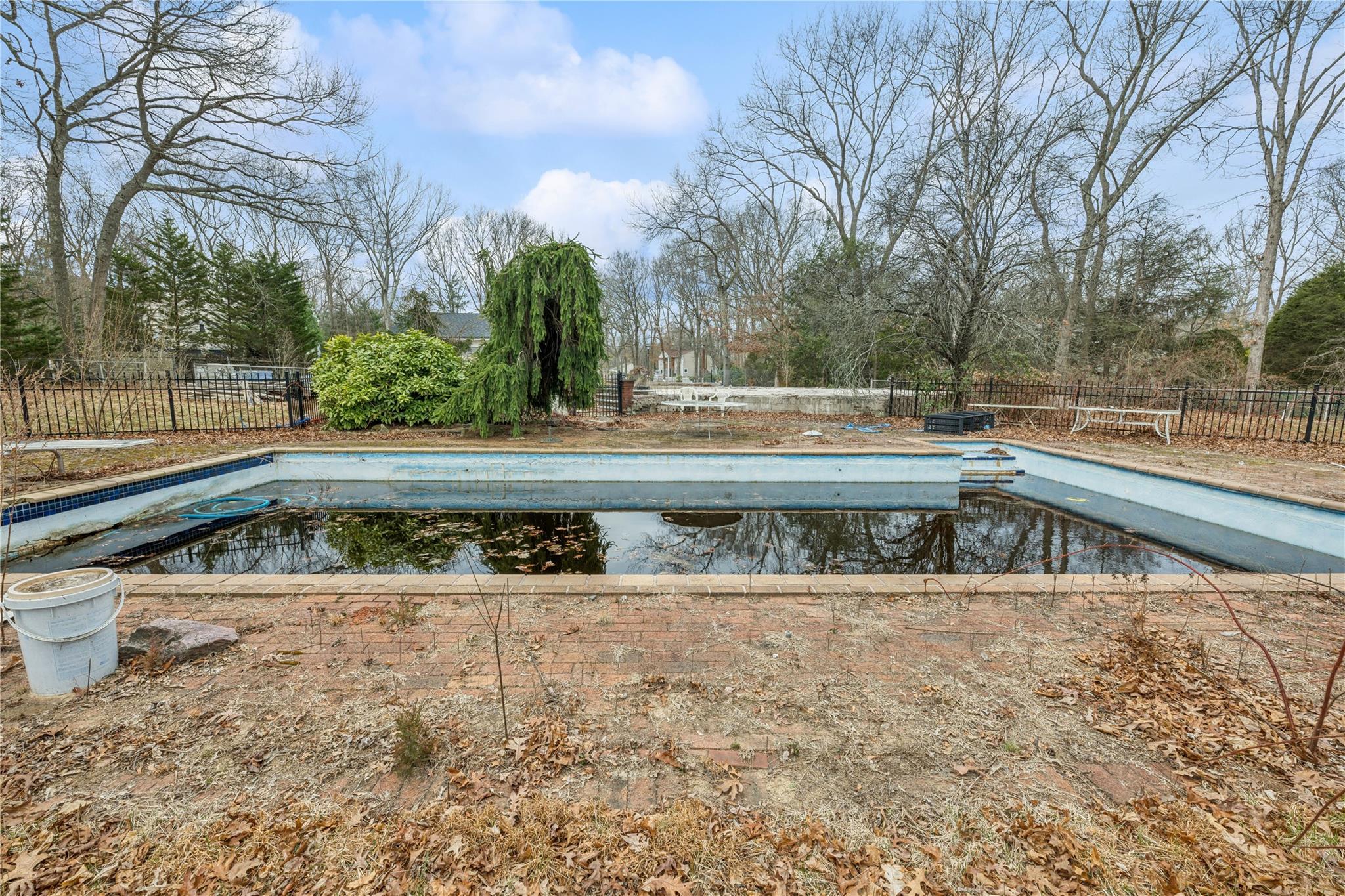 9 Jeanine Court, Dix Hills, NY 11746