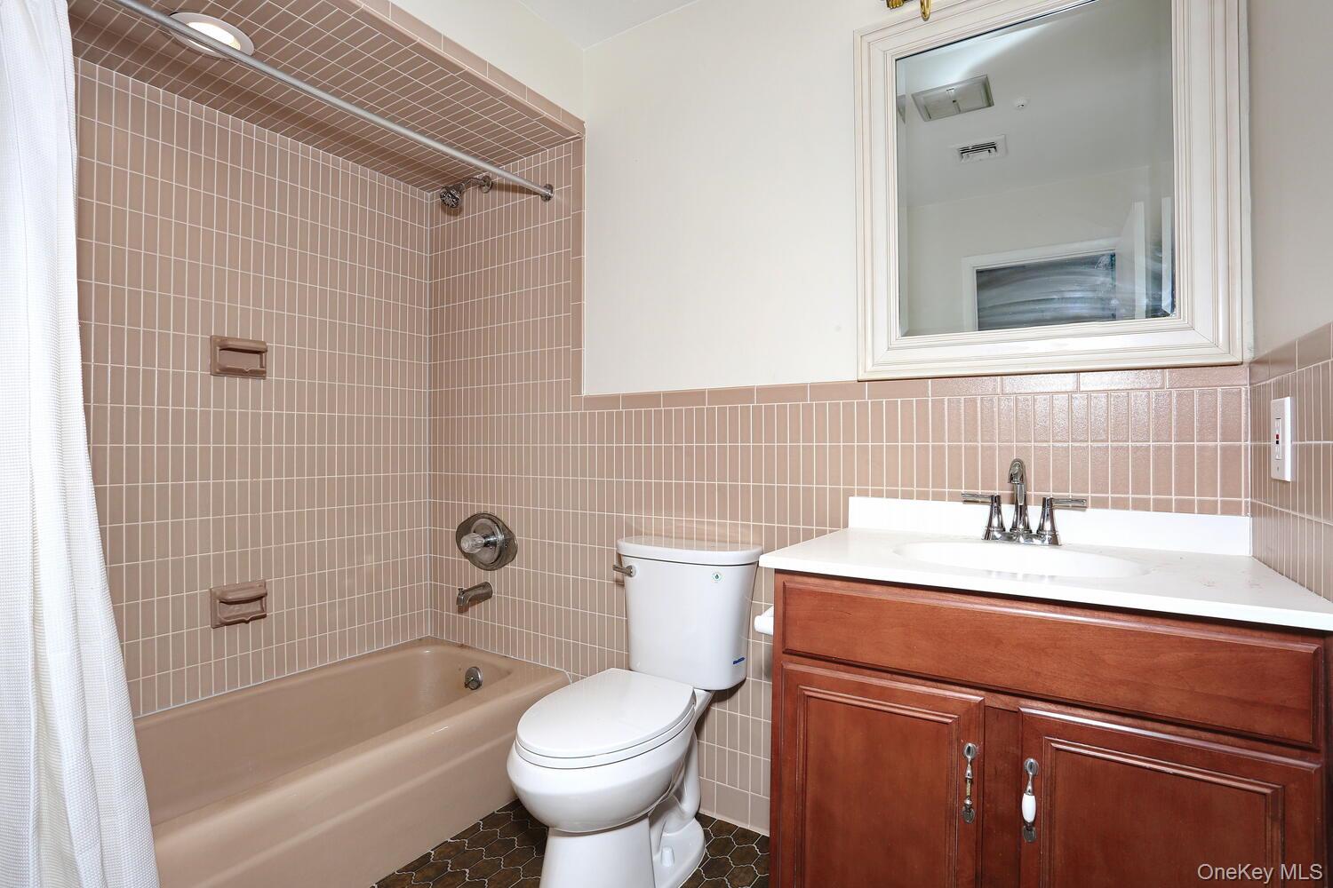 17 Harvard Square, Woodridge, NY 12789