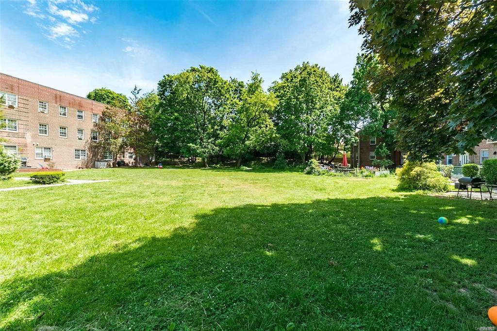 78-05 Park Drive E # 4B, Kew Garden Hills, NY 11367