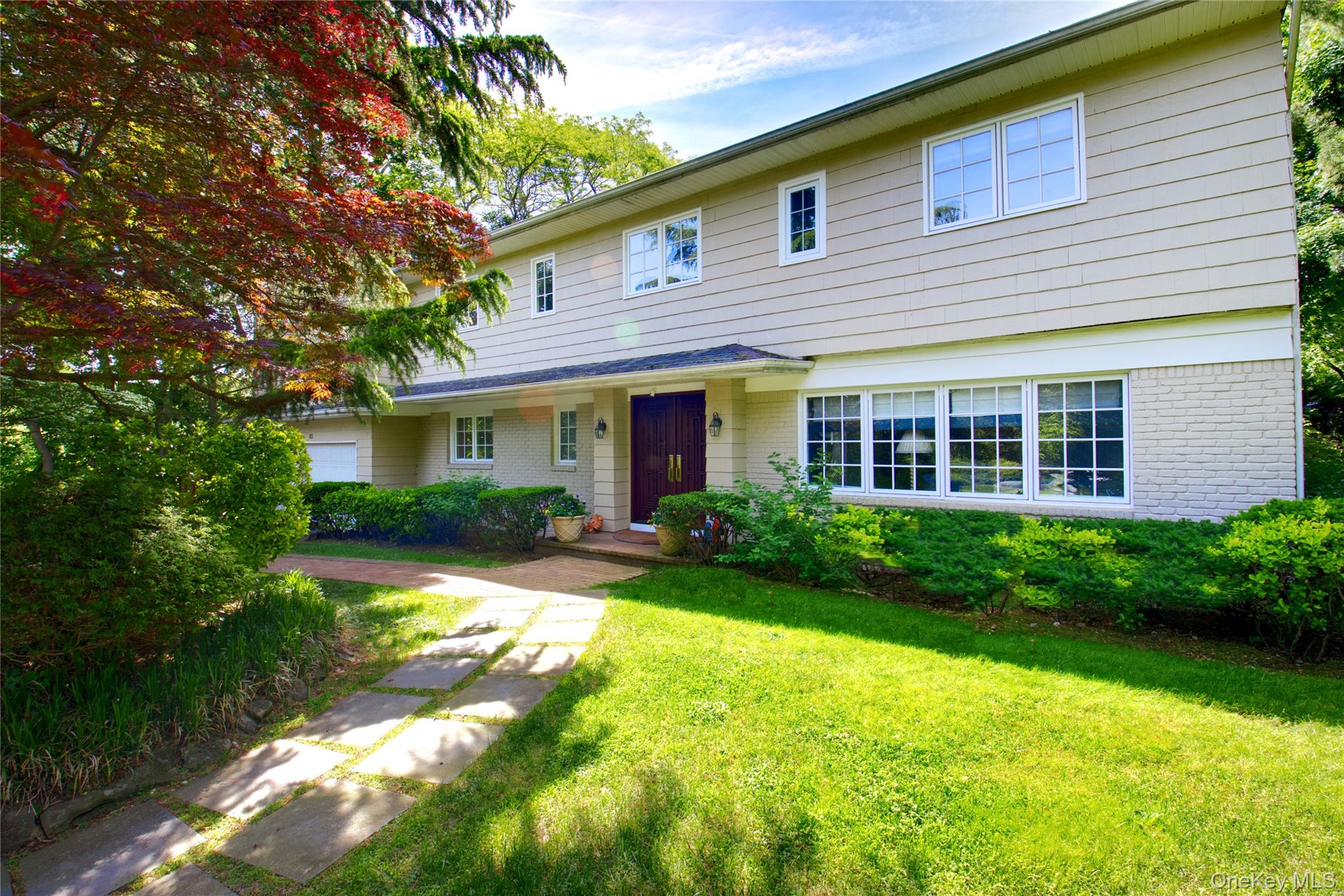 65 Elm Drive, East Hills, NY 11576
