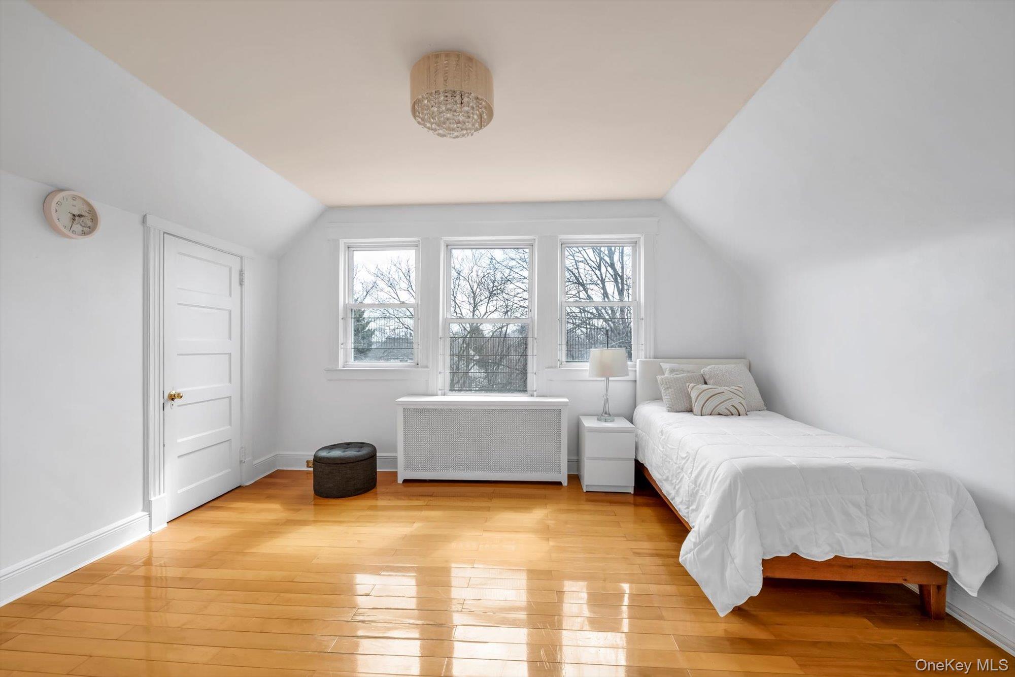 39-25 Murray Street, Flushing, NY 11354