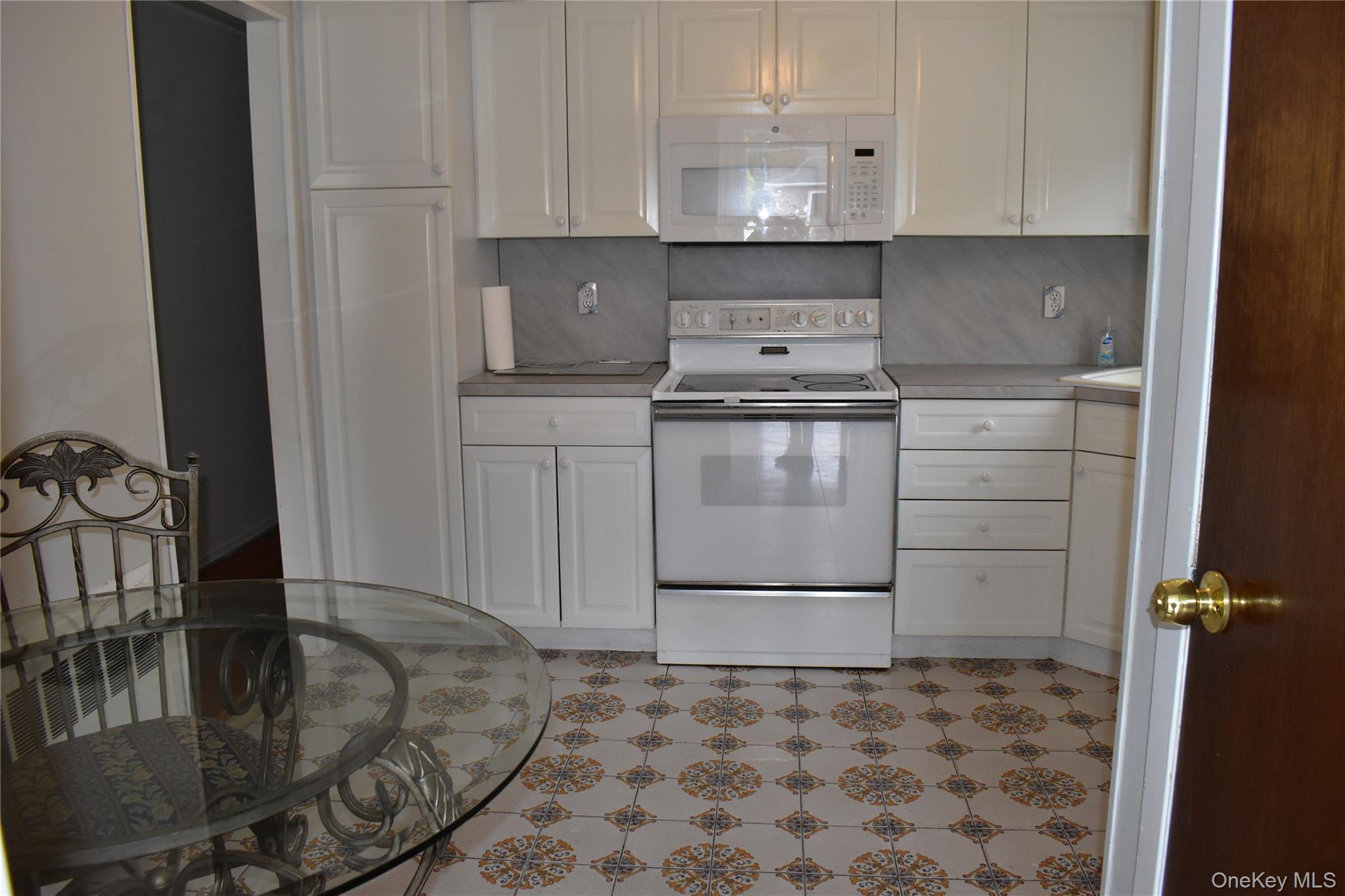 254 N Richmond Avenue, Massapequa, NY 11758